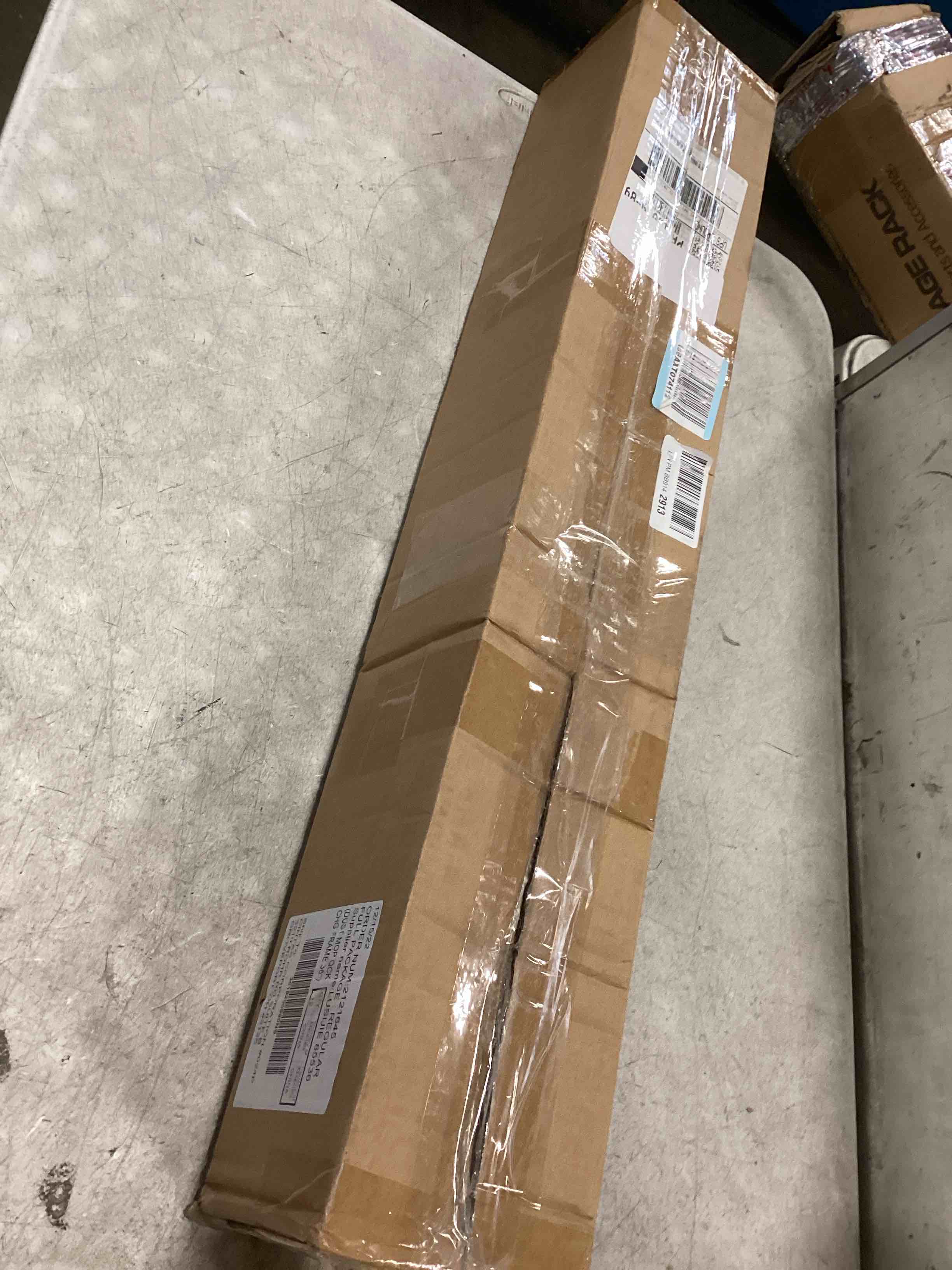 https://s3.amazonaws.com/lotting-images-prod/bidfta/GRA0175231_1732546276750.jpeg