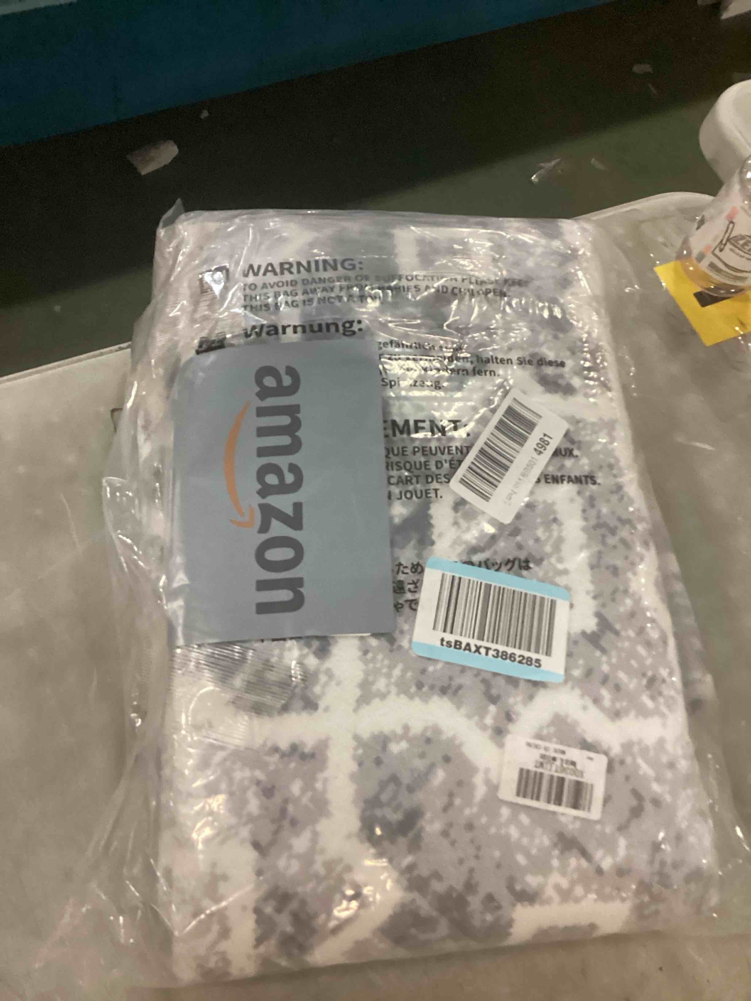 https://s3.amazonaws.com/lotting-images-prod/bidfta/GRA0176832_1732737088385.jpeg
