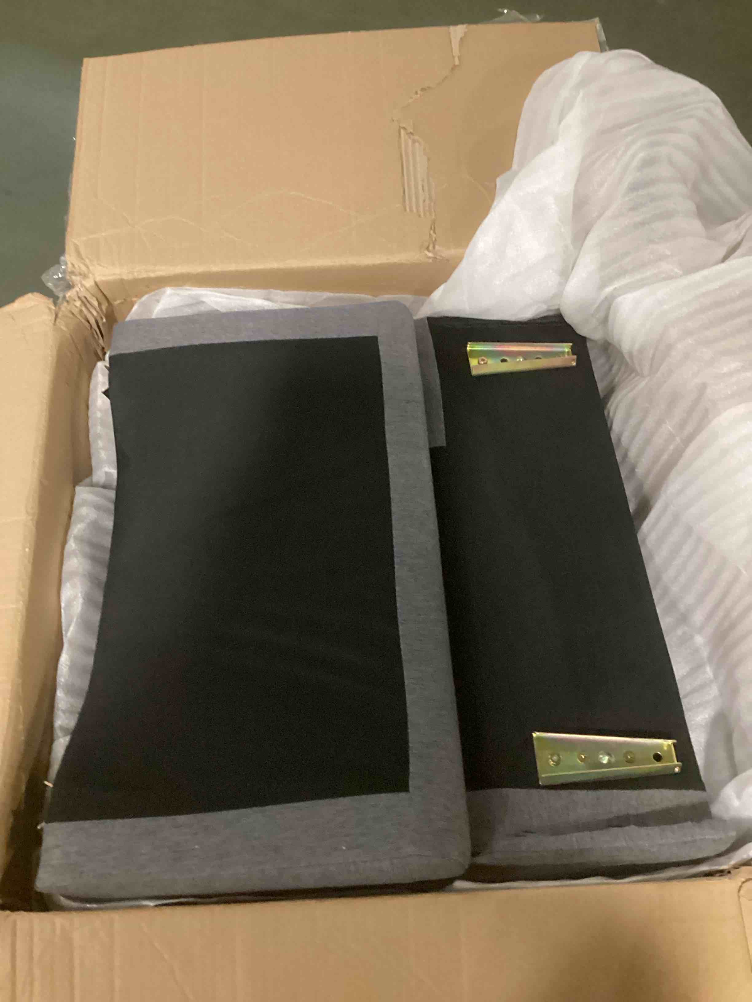 https://s3.amazonaws.com/lotting-images-prod/bidfta/GRA0180249_1733800392752.jpeg