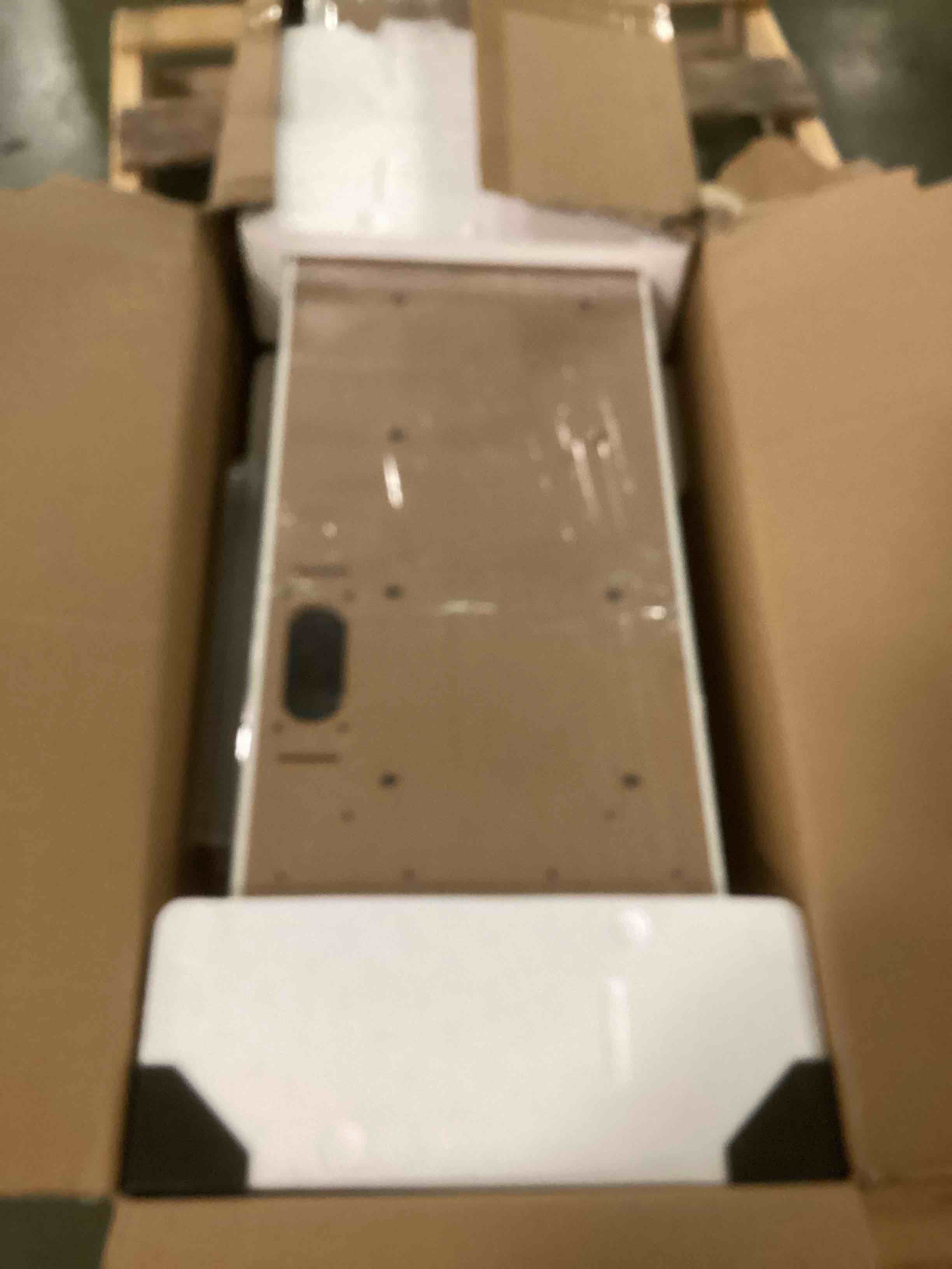 https://s3.amazonaws.com/lotting-images-prod/bidfta/GRA0180330_1733536299899.jpeg
