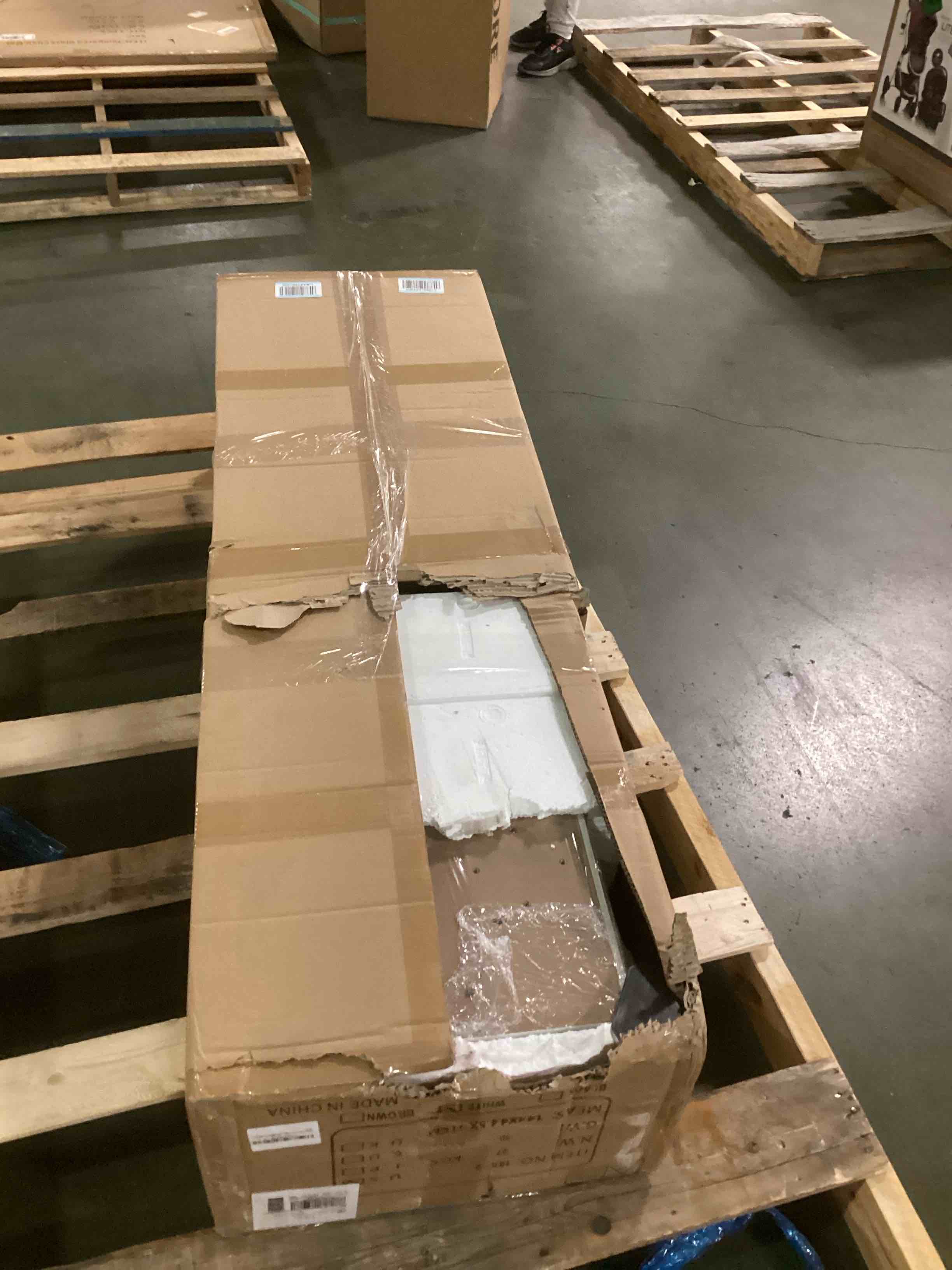https://s3.amazonaws.com/lotting-images-prod/bidfta/GRA0180330_1733536337214.jpeg