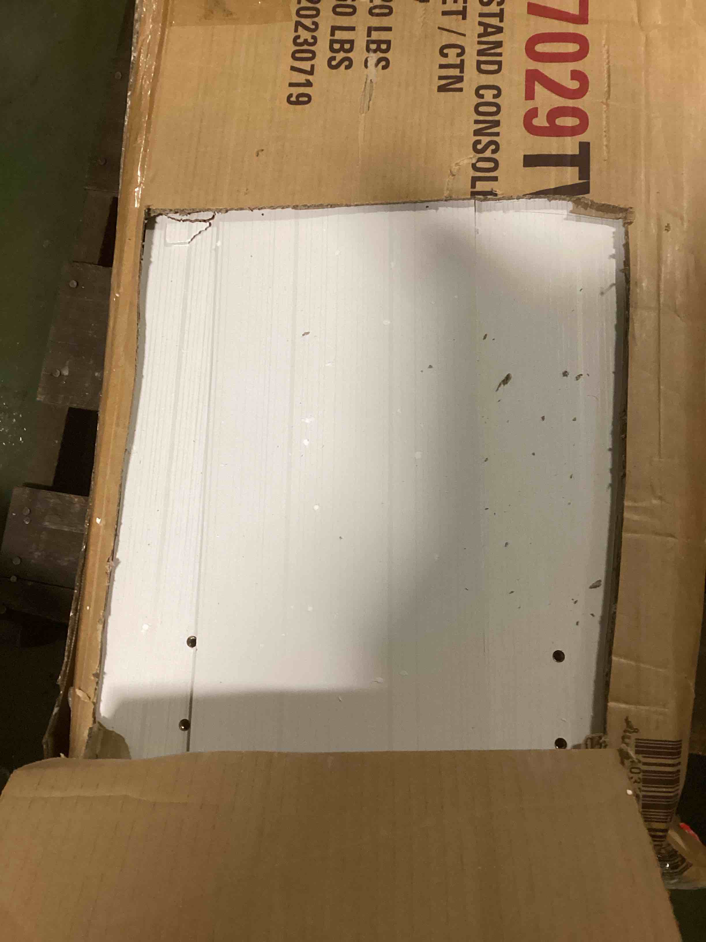 https://s3.amazonaws.com/lotting-images-prod/bidfta/GRA0180388_1733462837179.jpeg