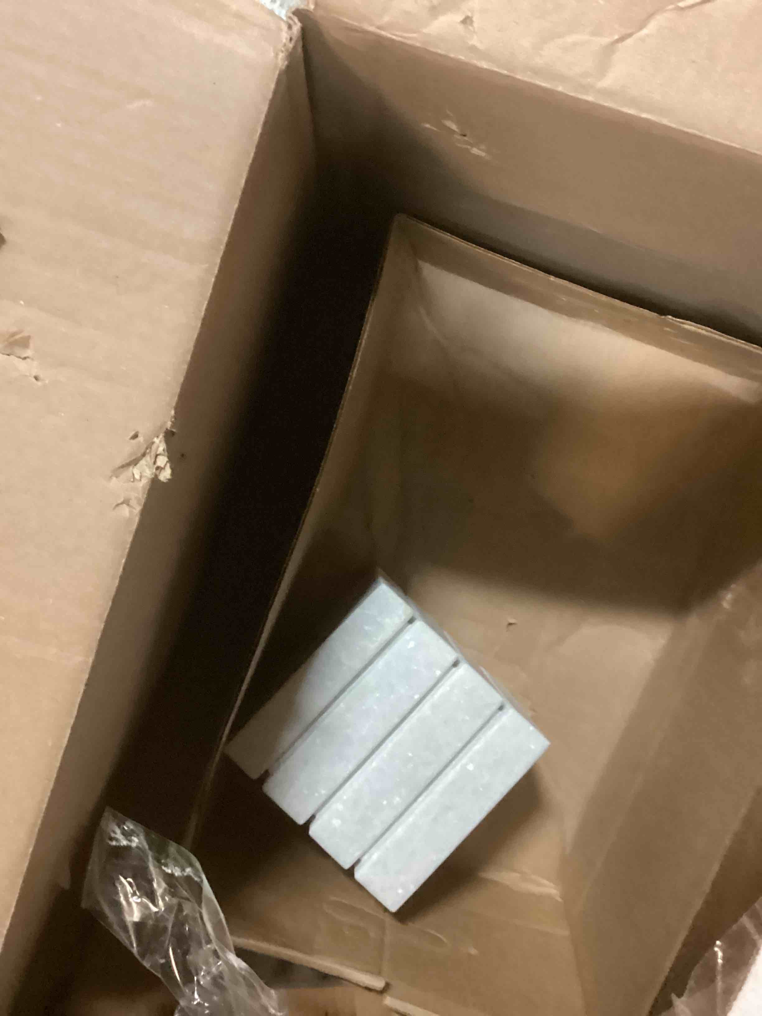 https://s3.amazonaws.com/lotting-images-prod/bidfta/GRA0180430_1733446675531.jpeg