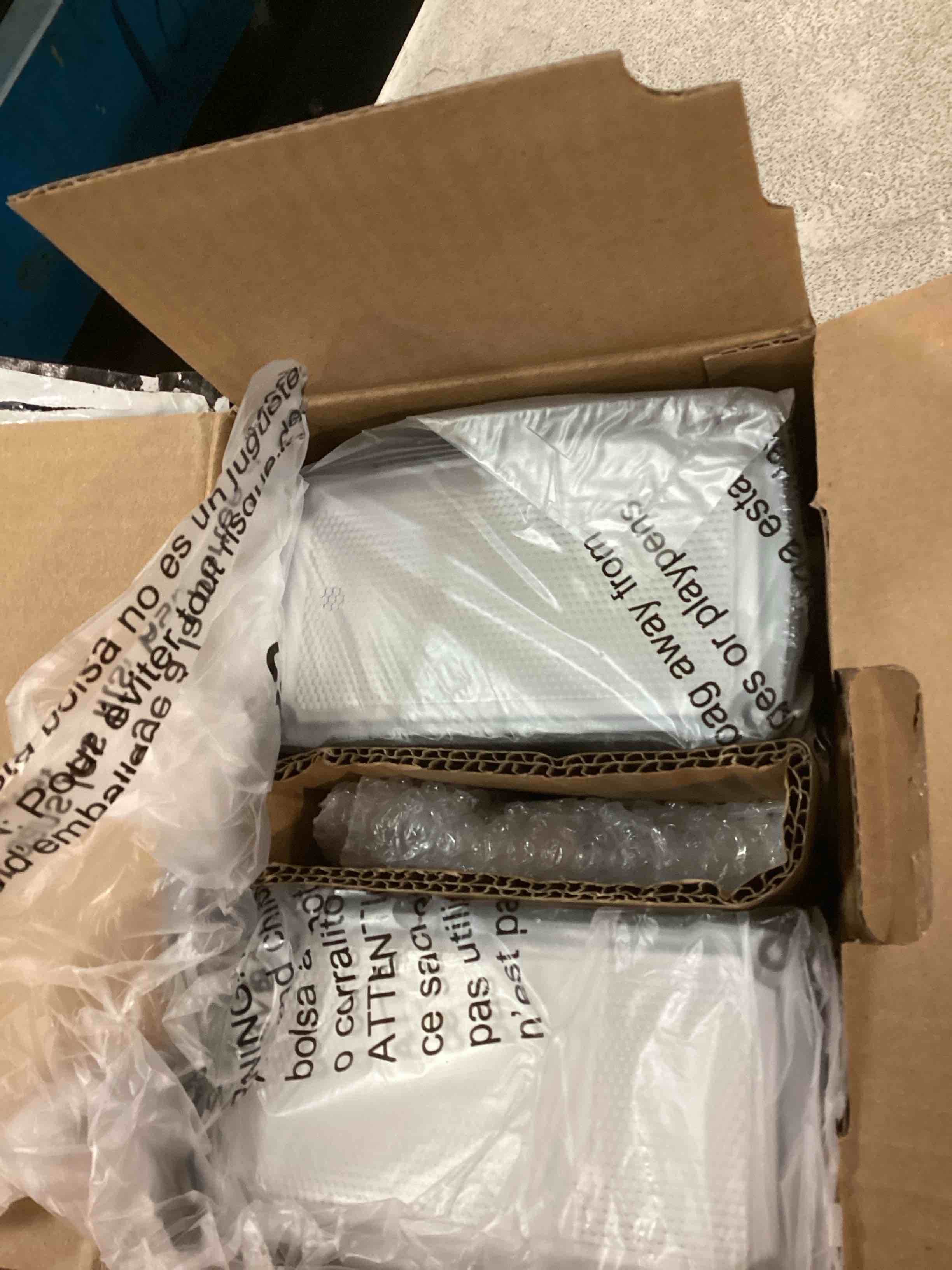https://s3.amazonaws.com/lotting-images-prod/bidfta/GRA0180693_1733203862910.jpeg