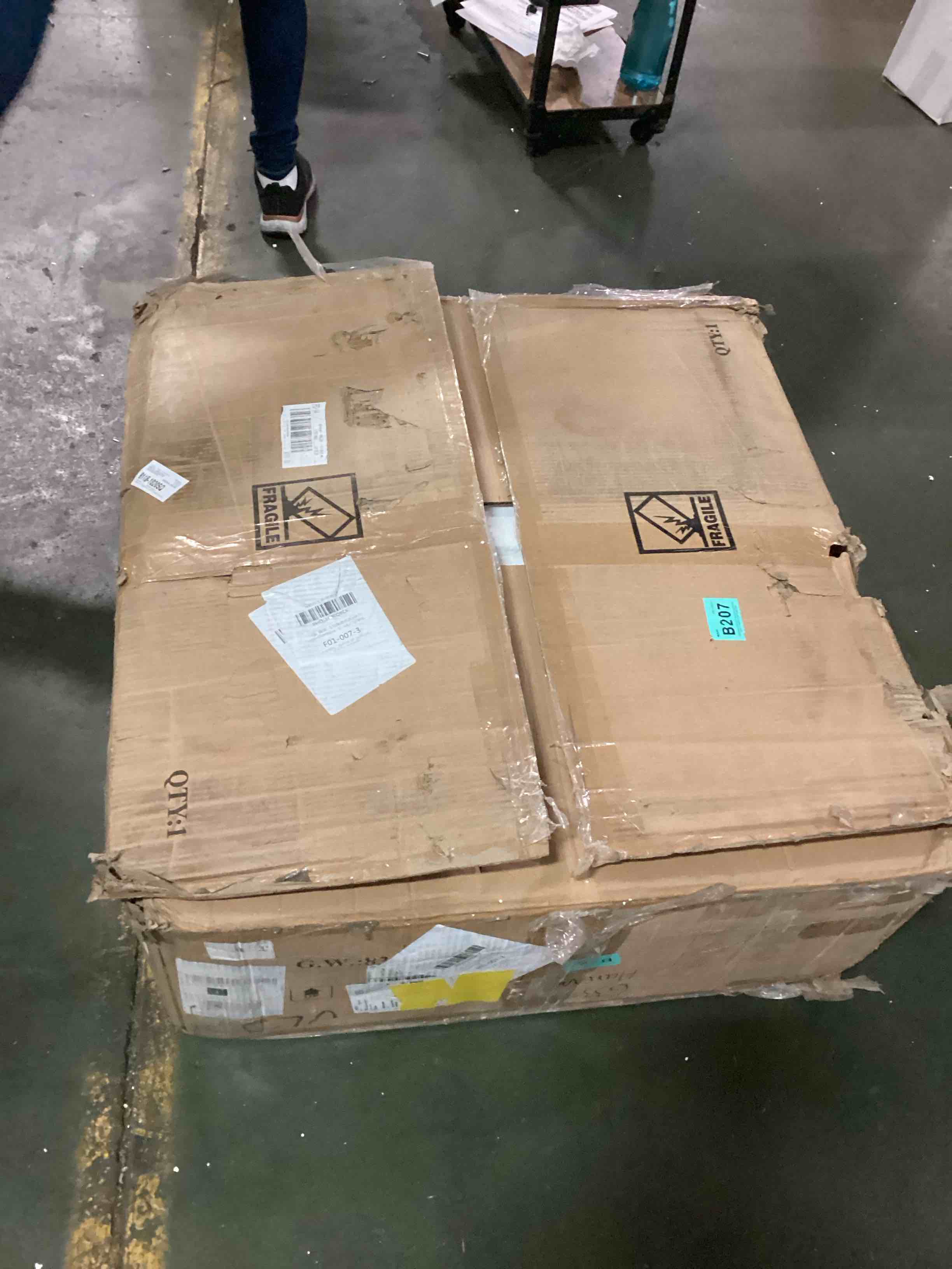 https://s3.amazonaws.com/lotting-images-prod/bidfta/GRA0181737_1732322126864.jpeg