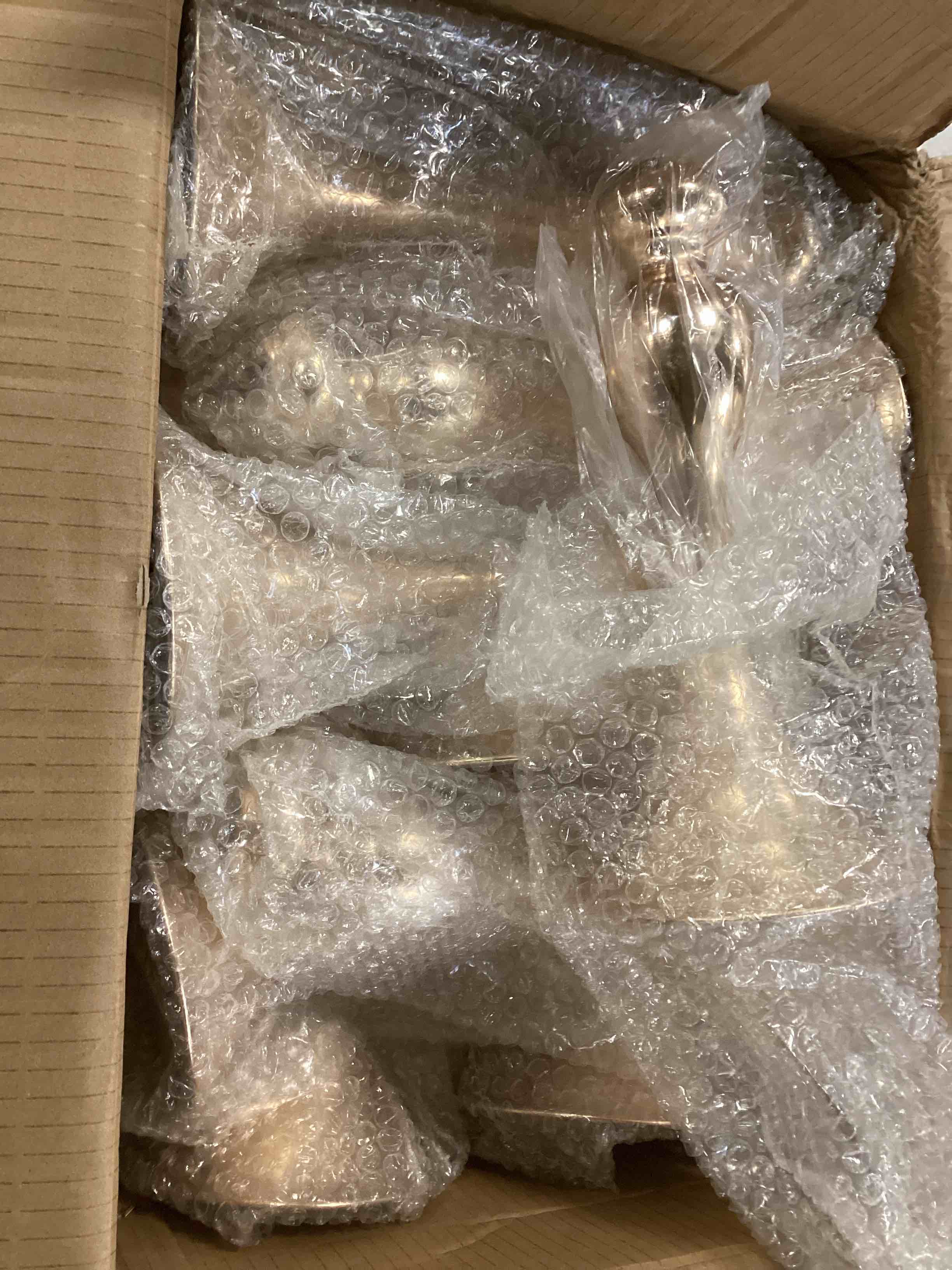 https://s3.amazonaws.com/lotting-images-prod/bidfta/GRA0182736_1732031969704.jpeg