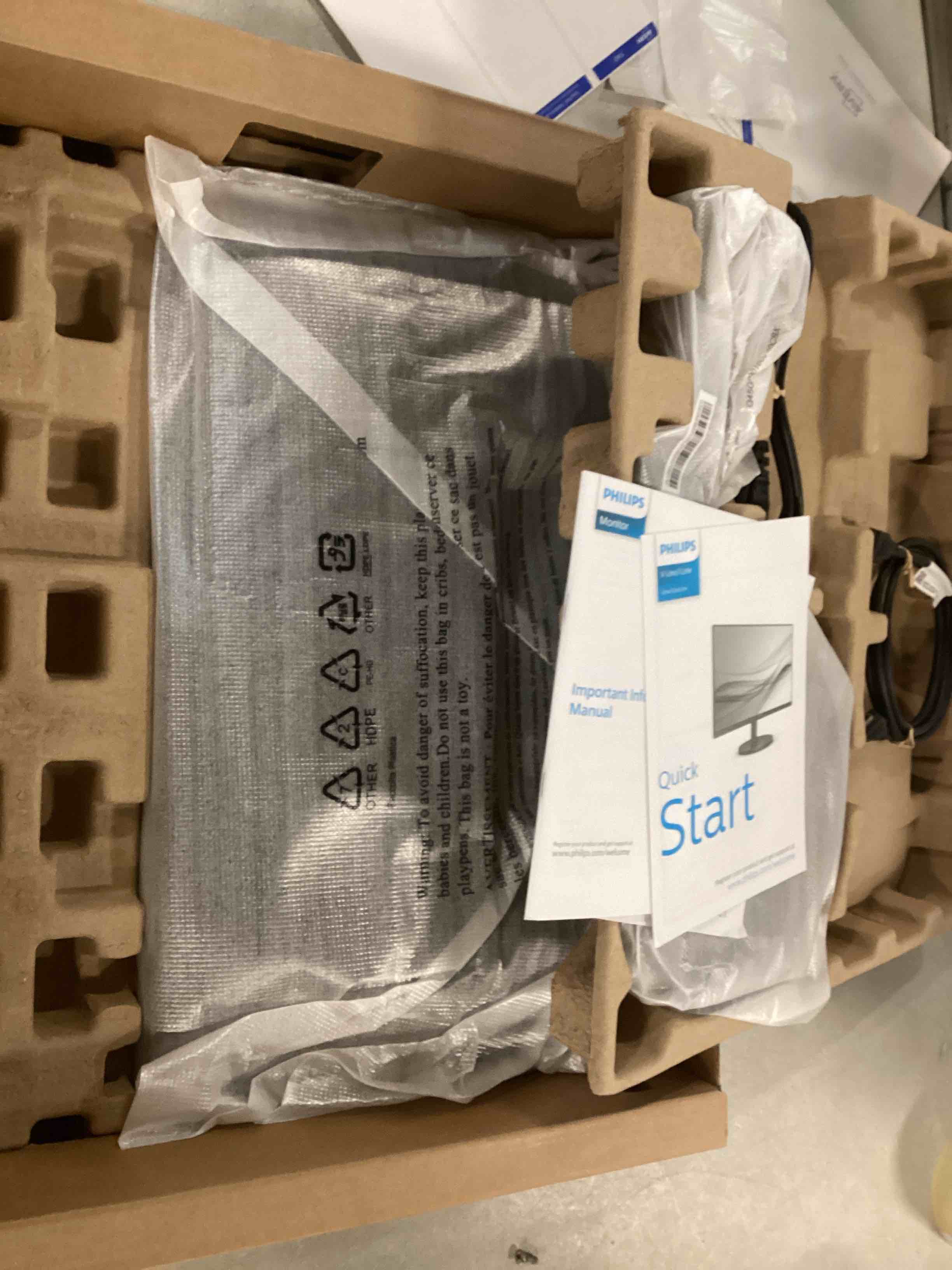 https://s3.amazonaws.com/lotting-images-prod/bidfta/GRA0182958_1731945860127.jpeg
