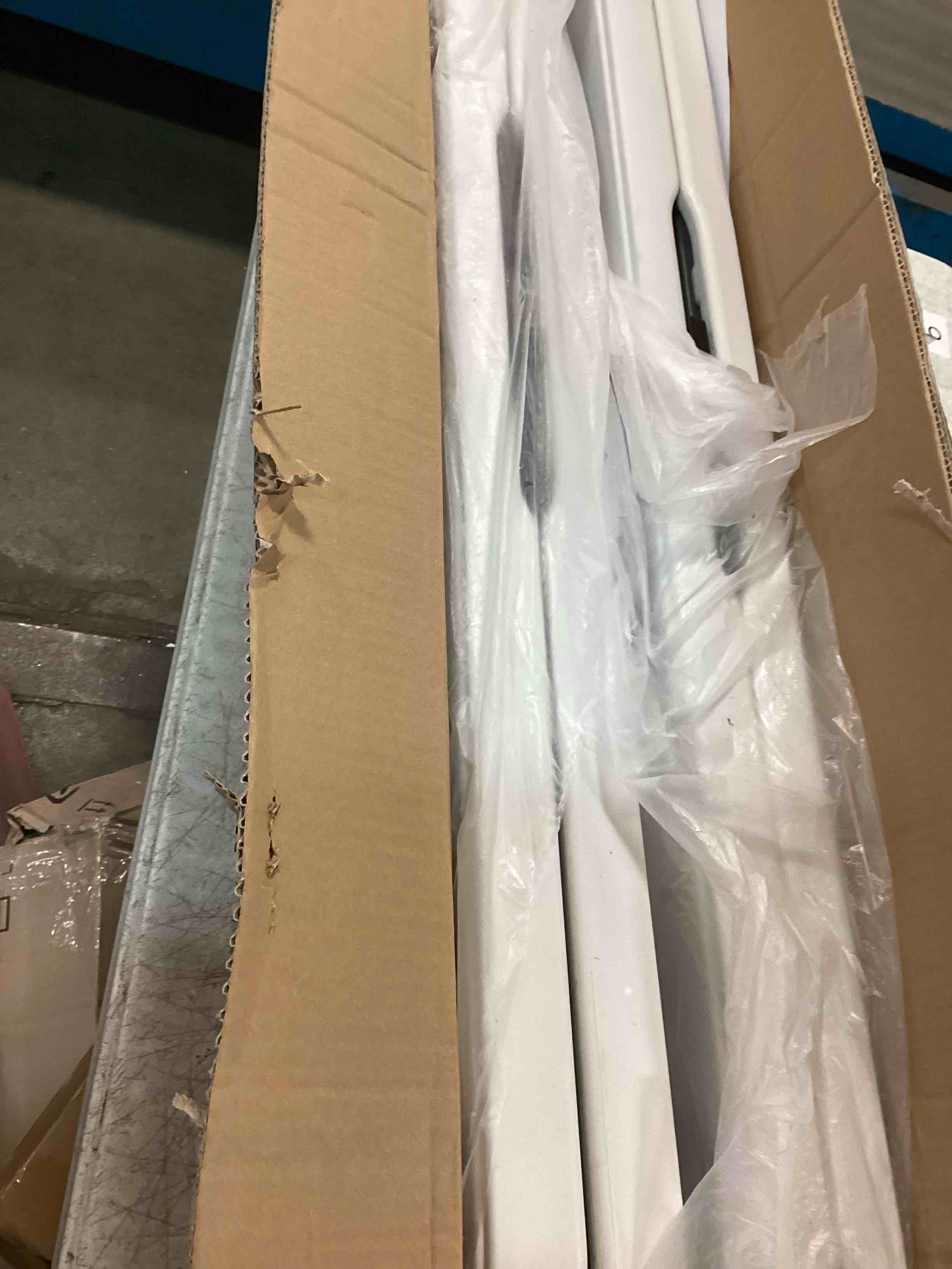 https://s3.amazonaws.com/lotting-images-prod/bidfta/GRA0183880_1731338576985.jpeg