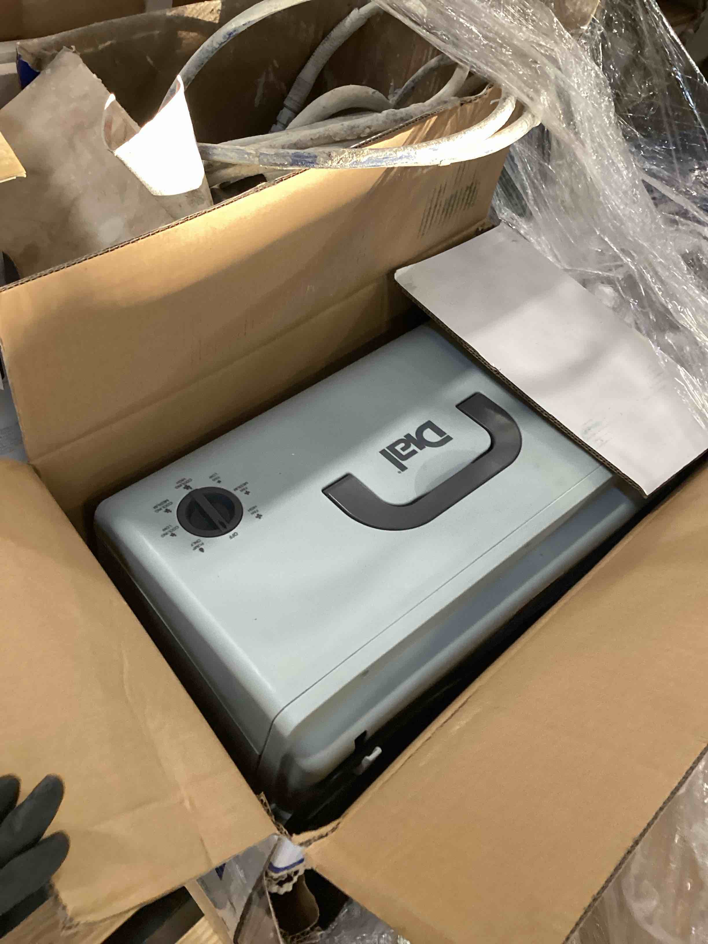 https://s3.amazonaws.com/lotting-images-prod/bidfta/GRA0185011_1730985726932.jpeg