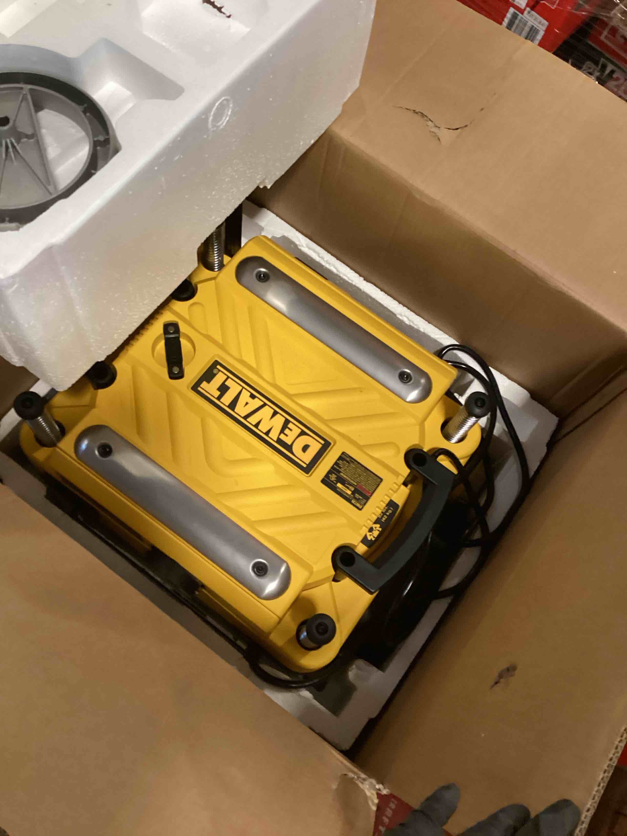 https://s3.amazonaws.com/lotting-images-prod/bidfta/GRA0185027_1730983172677.jpeg