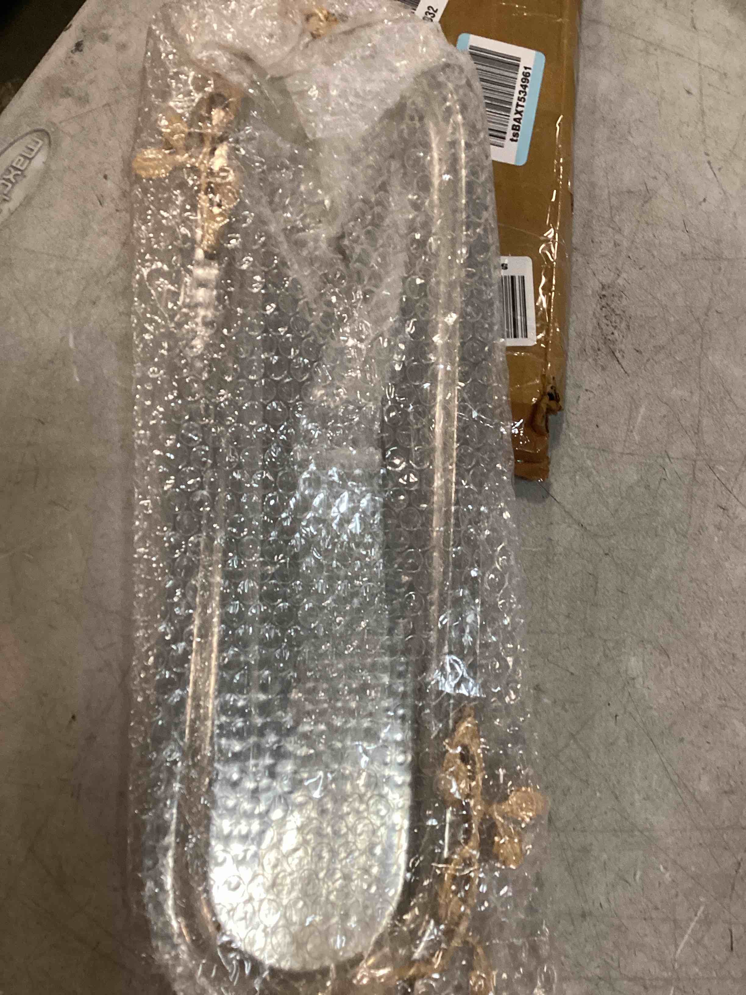 https://s3.amazonaws.com/lotting-images-prod/bidfta/GRA0186513_1733158022208.jpeg