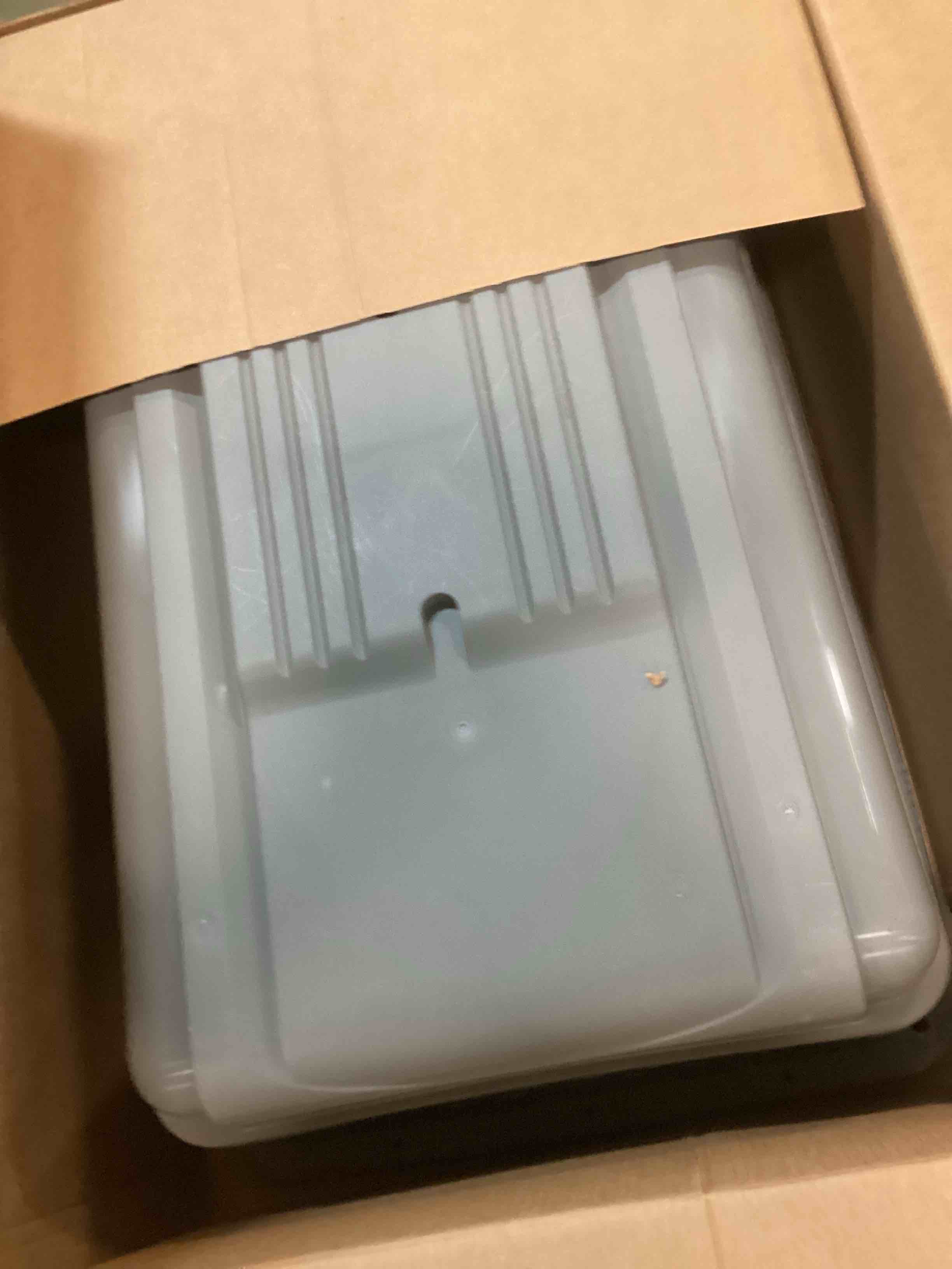 https://s3.amazonaws.com/lotting-images-prod/bidfta/GRA0187592_1732545665742.jpeg