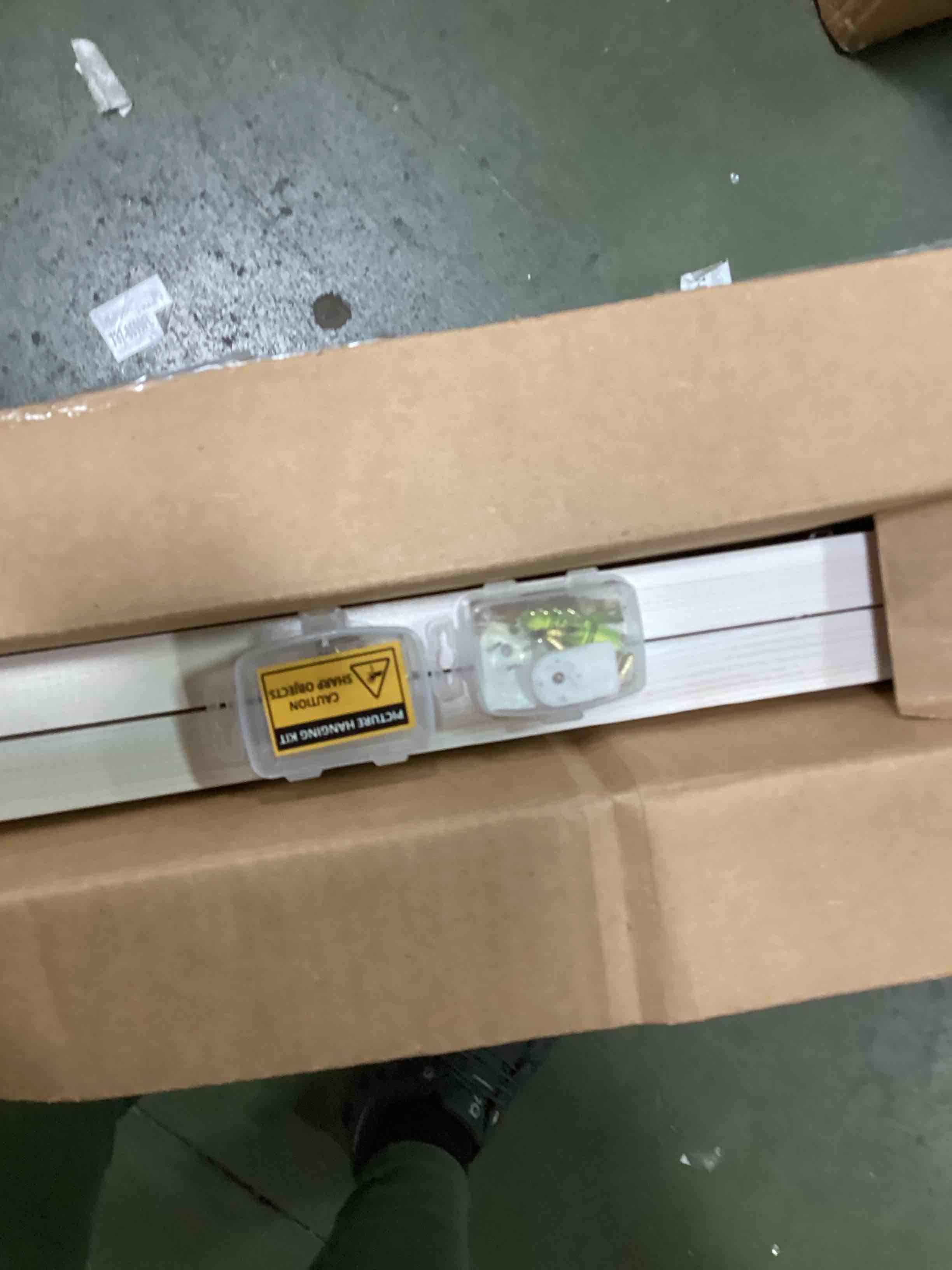 https://s3.amazonaws.com/lotting-images-prod/bidfta/GRA0191082_1733751389635.jpeg