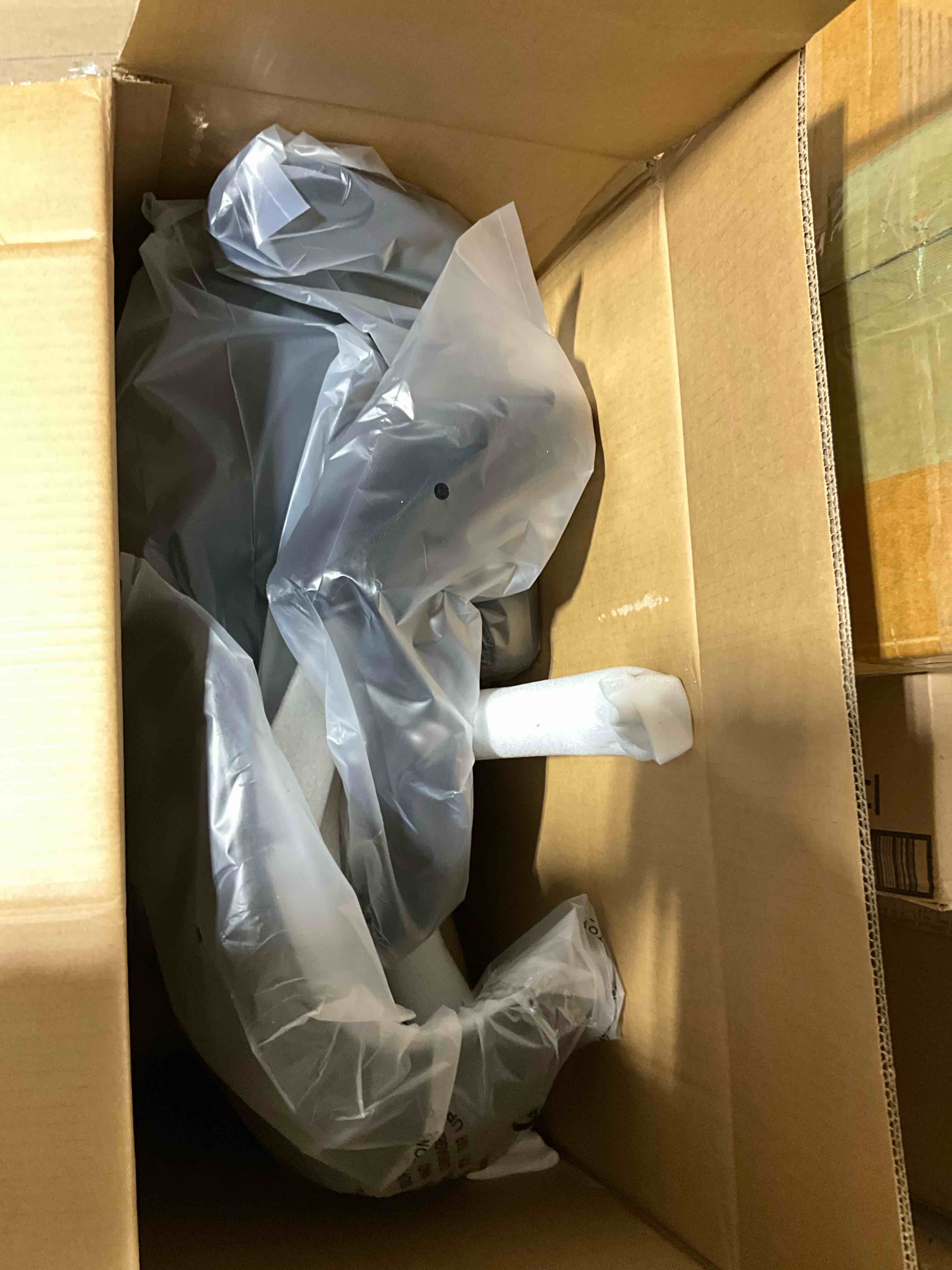 https://s3.amazonaws.com/lotting-images-prod/bidfta/GRA0193553_1731537590174.jpeg