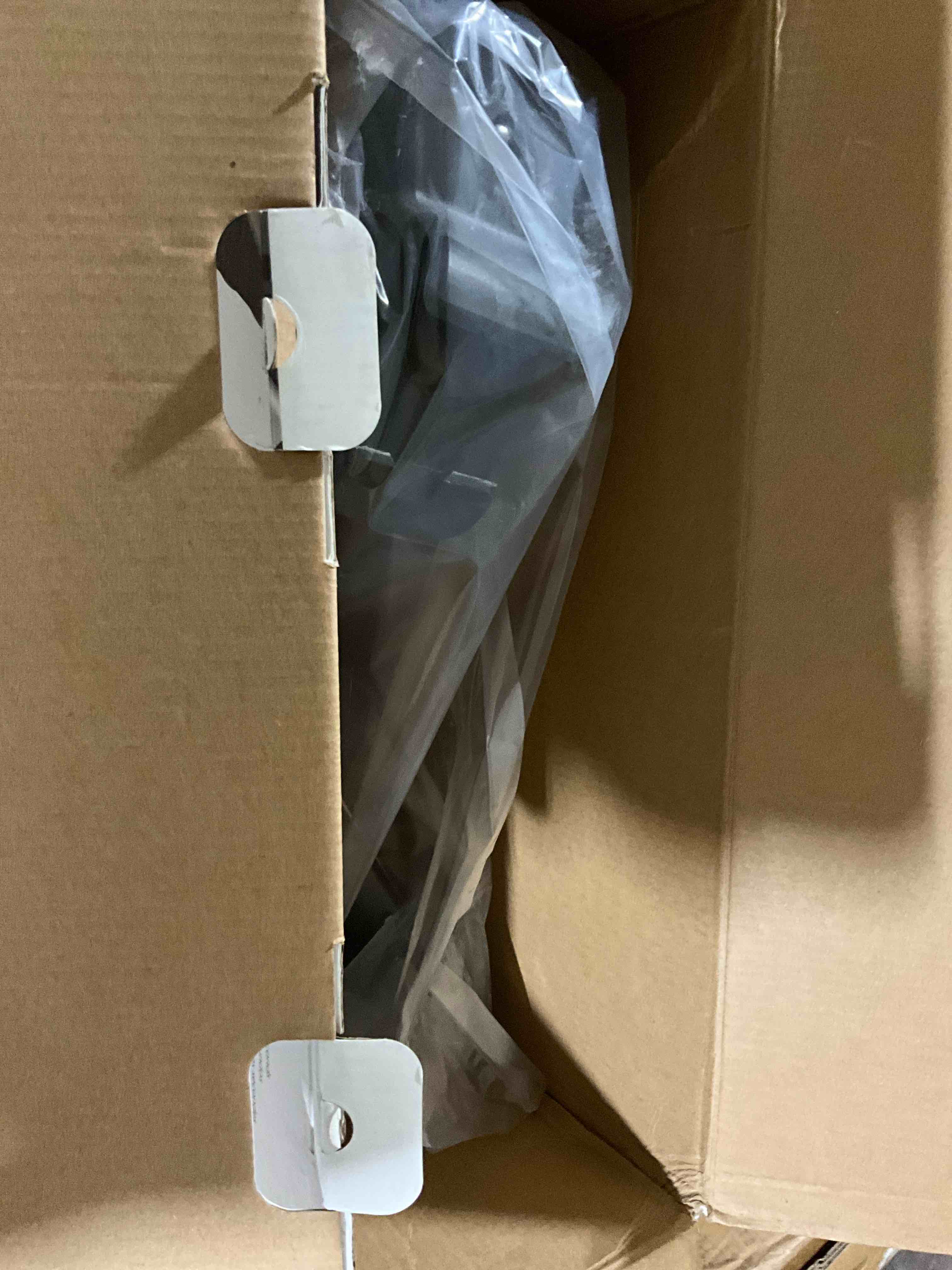 https://s3.amazonaws.com/lotting-images-prod/bidfta/GRA0193613_1731532385627.jpeg