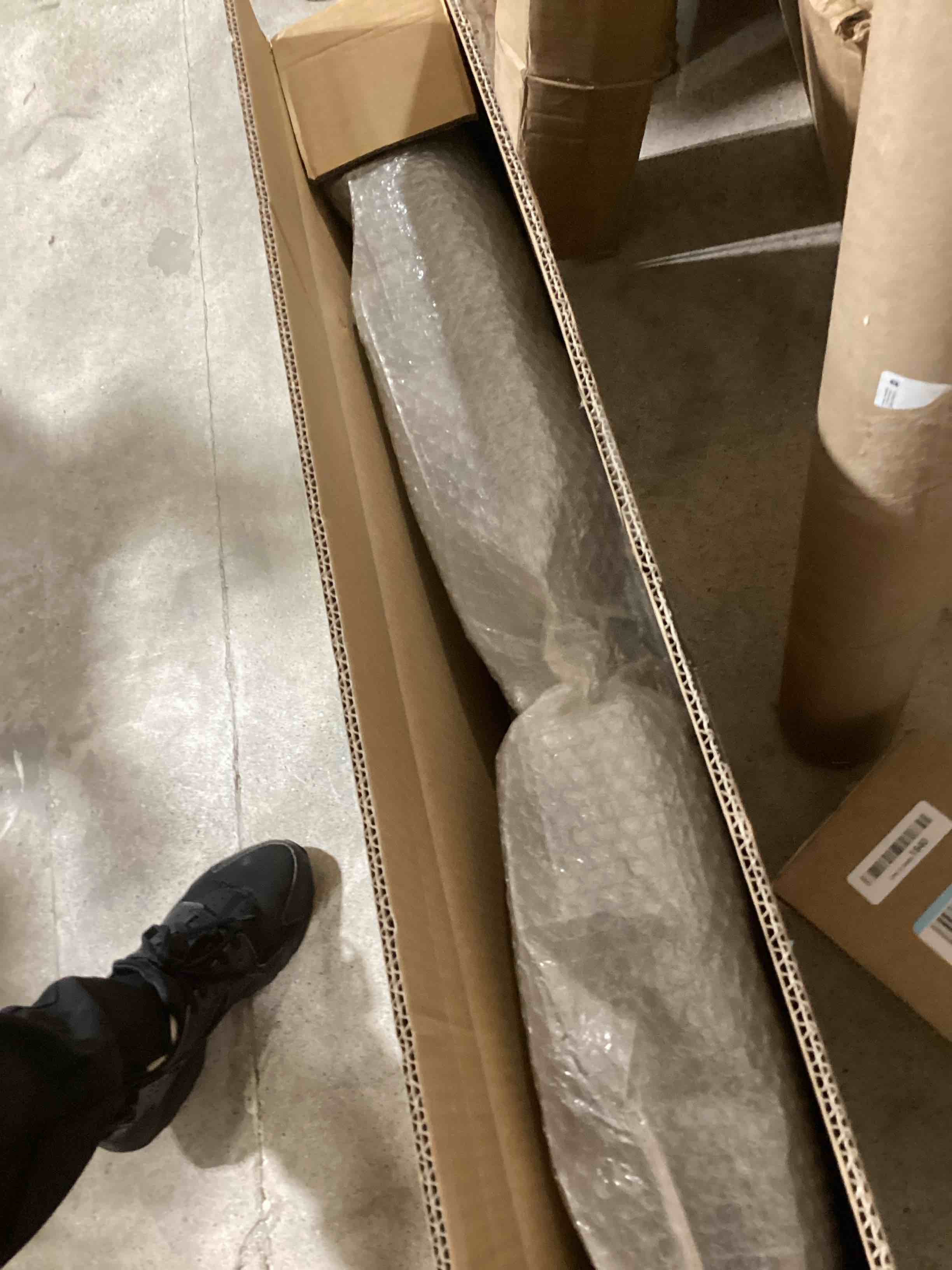 https://s3.amazonaws.com/lotting-images-prod/bidfta/GRA0205480_1729779580780.jpeg