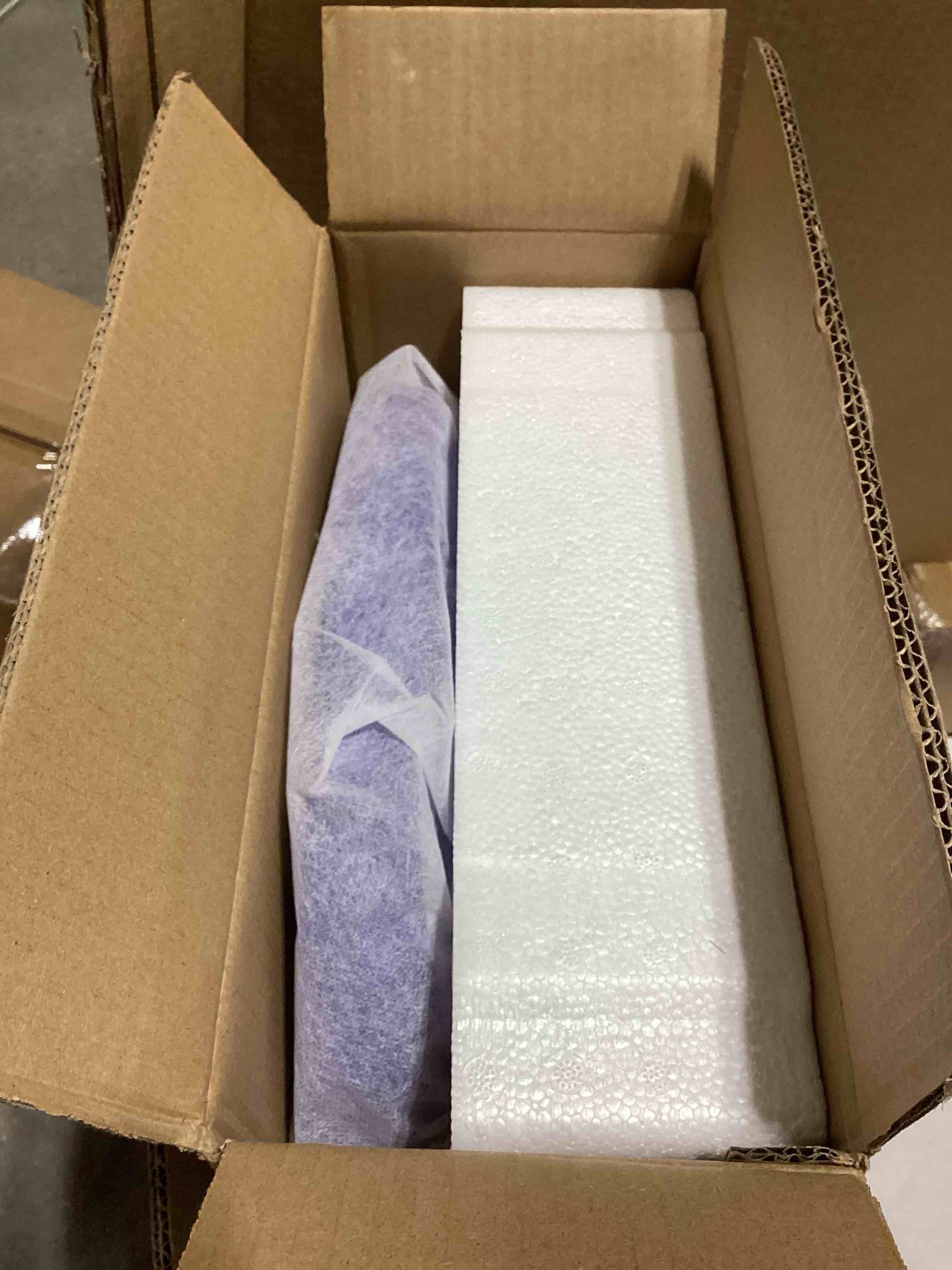 https://s3.amazonaws.com/lotting-images-prod/bidfta/GRA0205498_1729609078812.jpeg