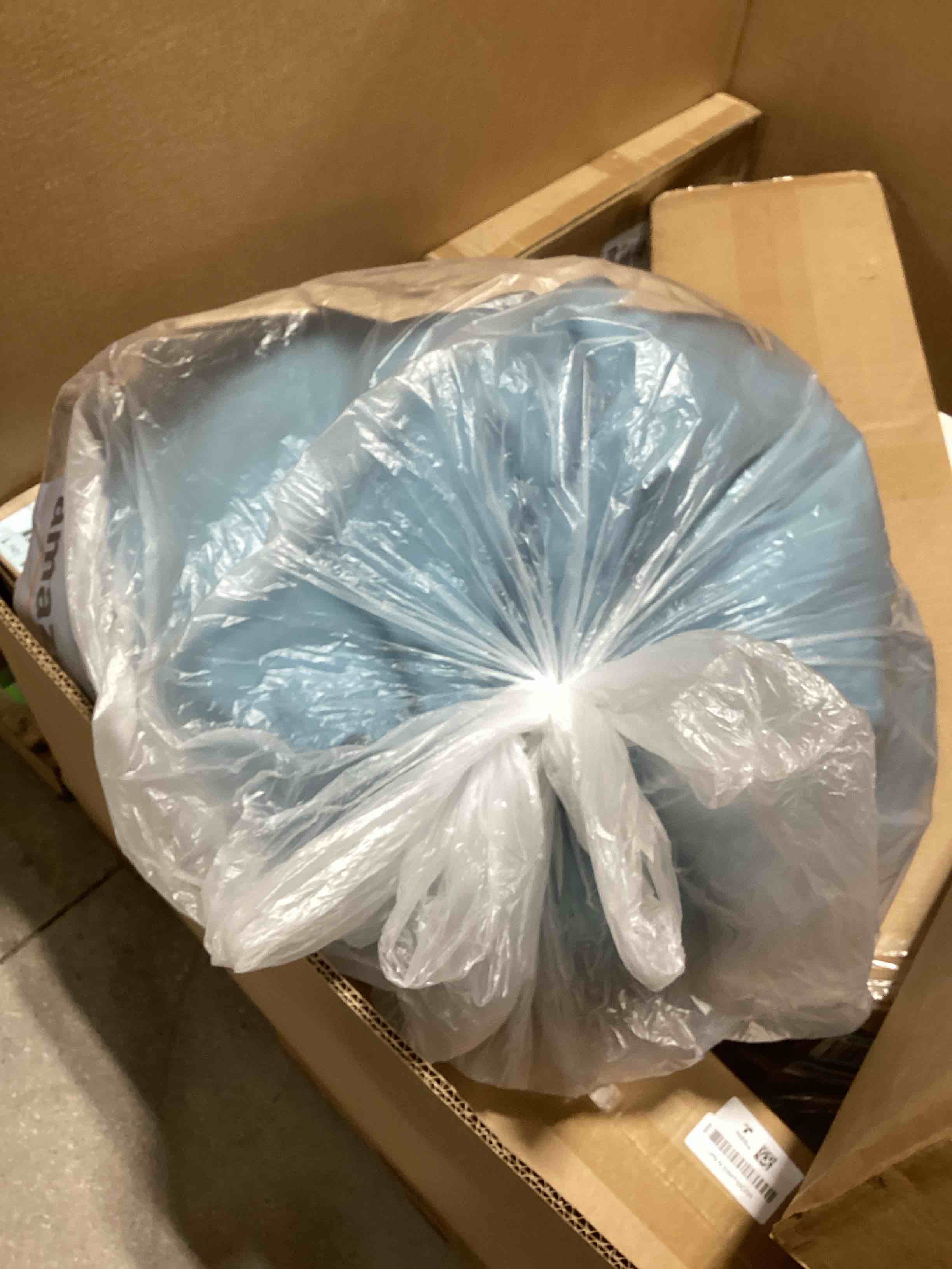 https://s3.amazonaws.com/lotting-images-prod/bidfta/GRA0205502_1729608171934.jpeg