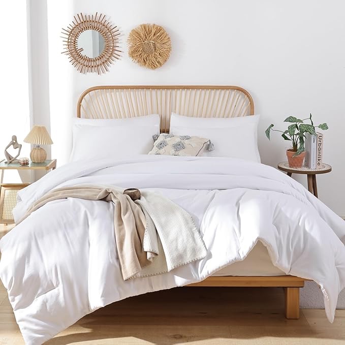 Anhui Haoyaue Home White Comforter with Gold On The Edges 