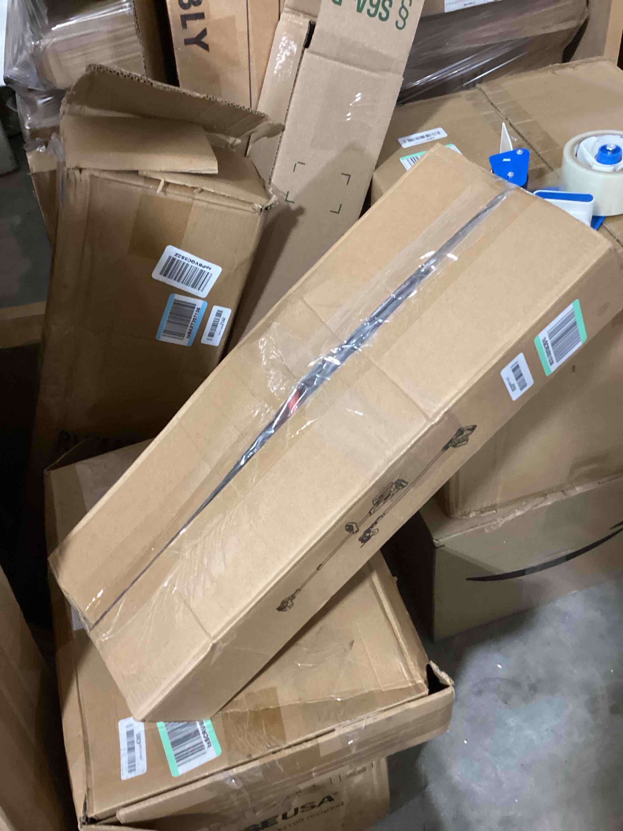 https://s3.amazonaws.com/lotting-images-prod/bidfta/GRA0205631_1729019532955.jpeg