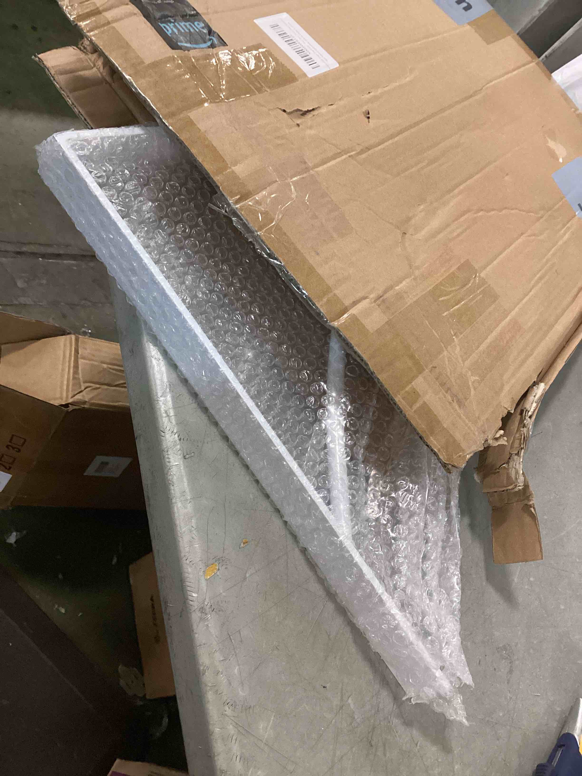 https://s3.amazonaws.com/lotting-images-prod/bidfta/GRA0216233_1731610612839.jpeg