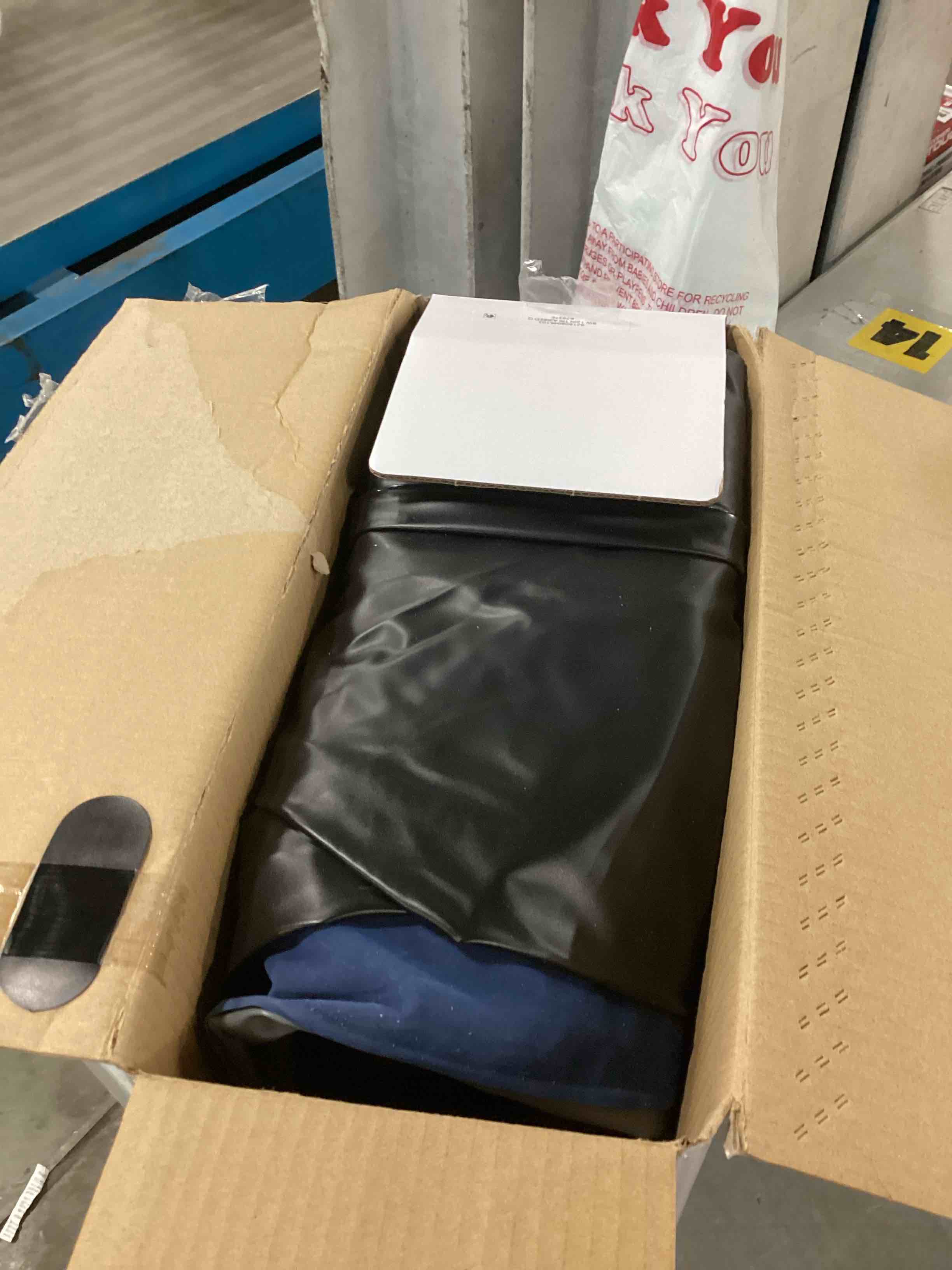 https://s3.amazonaws.com/lotting-images-prod/bidfta/GRA0216307_1731601158252.jpeg