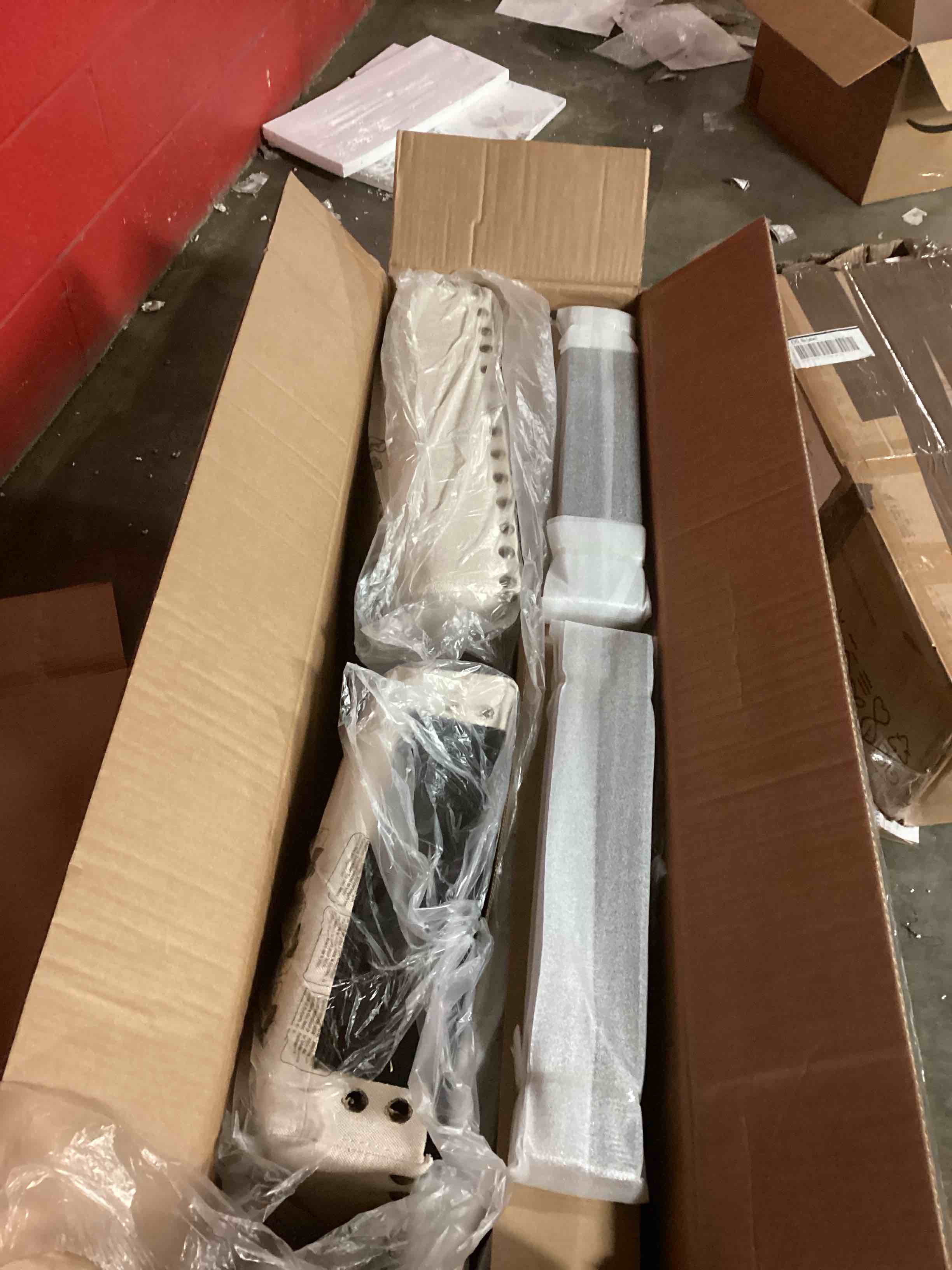 https://s3.amazonaws.com/lotting-images-prod/bidfta/GRA0217418_1730996103678.jpeg
