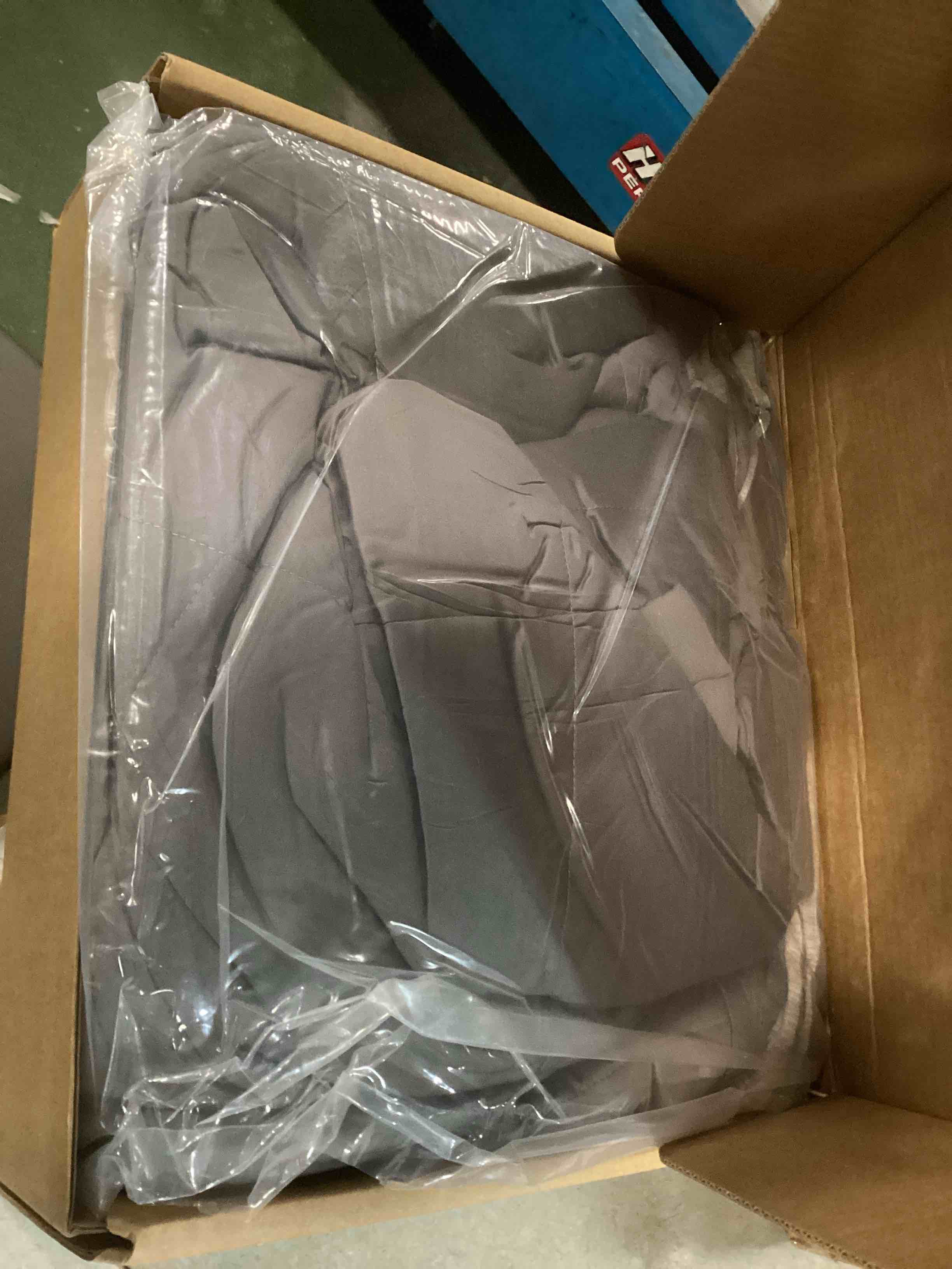https://s3.amazonaws.com/lotting-images-prod/bidfta/GRA0222503_1729649803662.jpeg