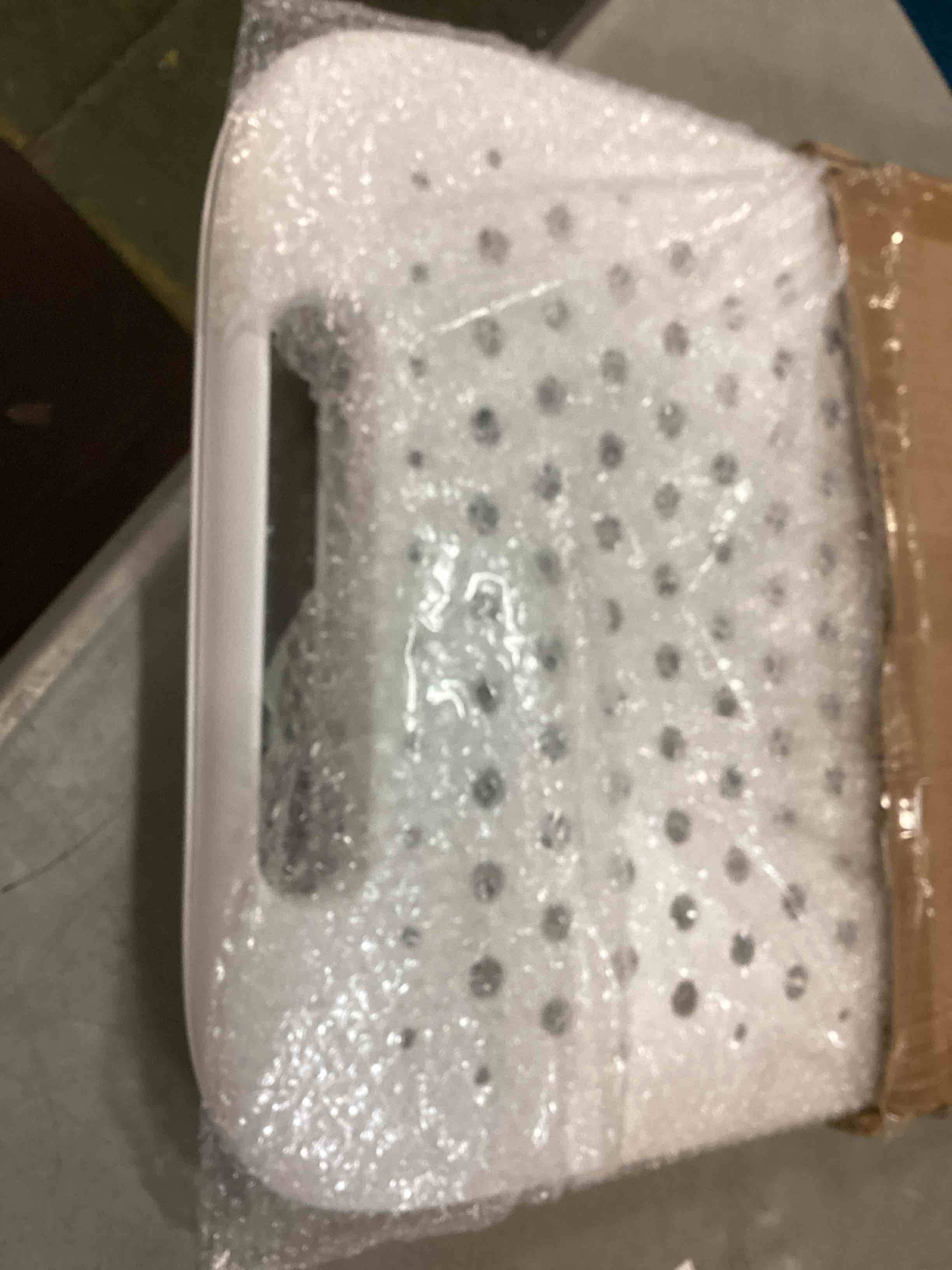 https://s3.amazonaws.com/lotting-images-prod/bidfta/GRA0223685_1729039545280.jpeg