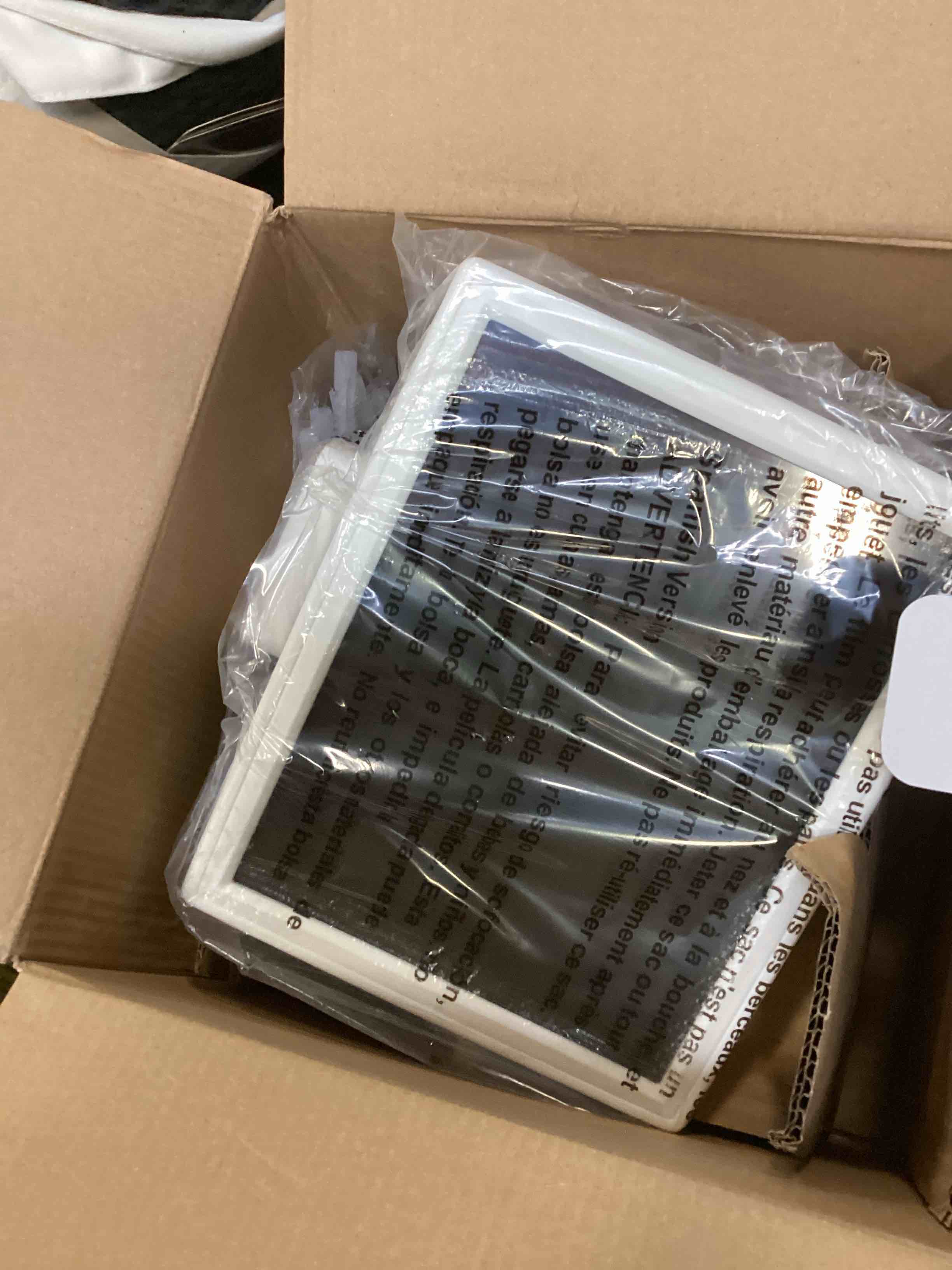 https://s3.amazonaws.com/lotting-images-prod/bidfta/GRA0227992_1729628386184.jpeg