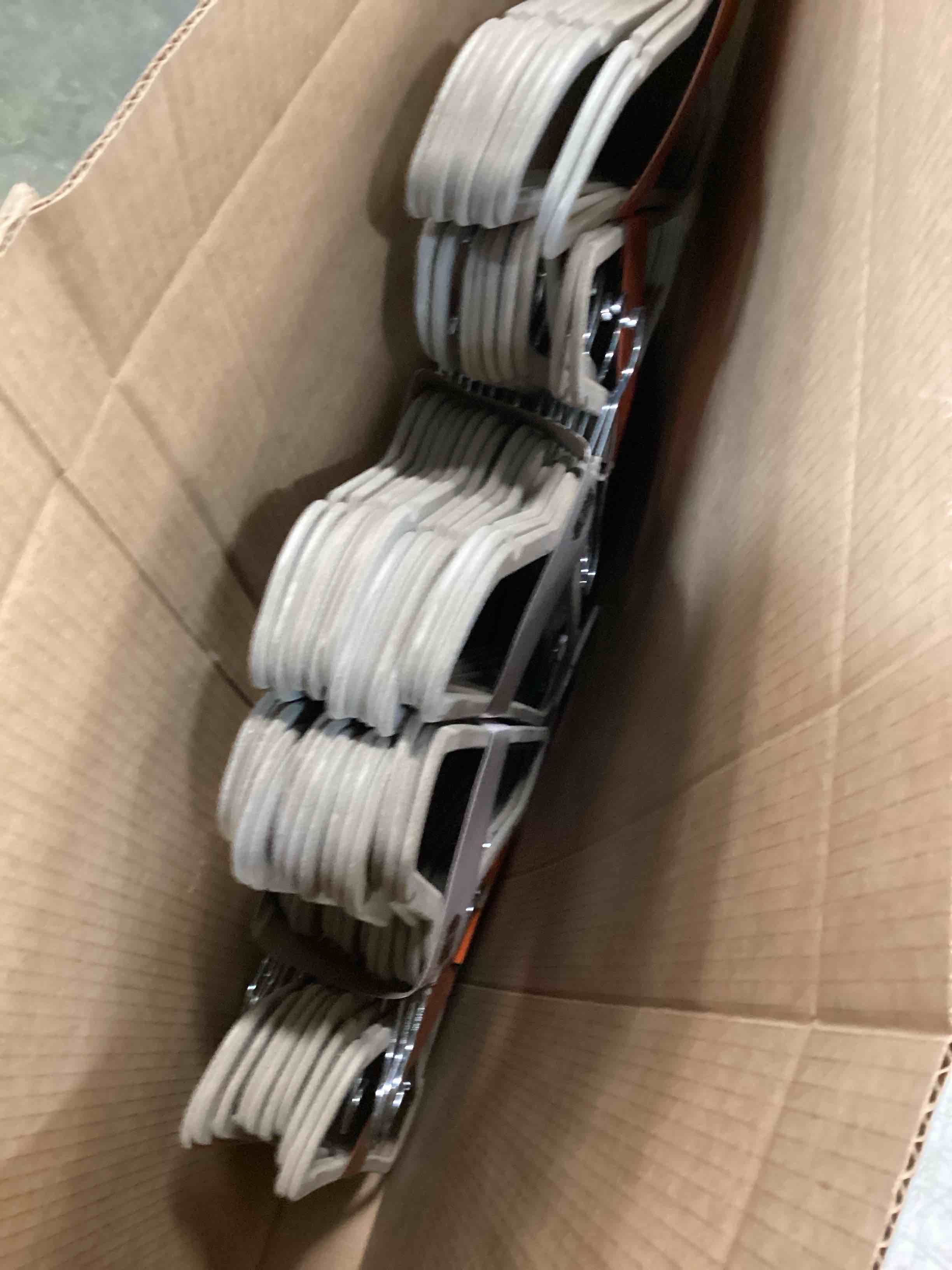 https://s3.amazonaws.com/lotting-images-prod/bidfta/GRA0230301_1730127548107.jpeg