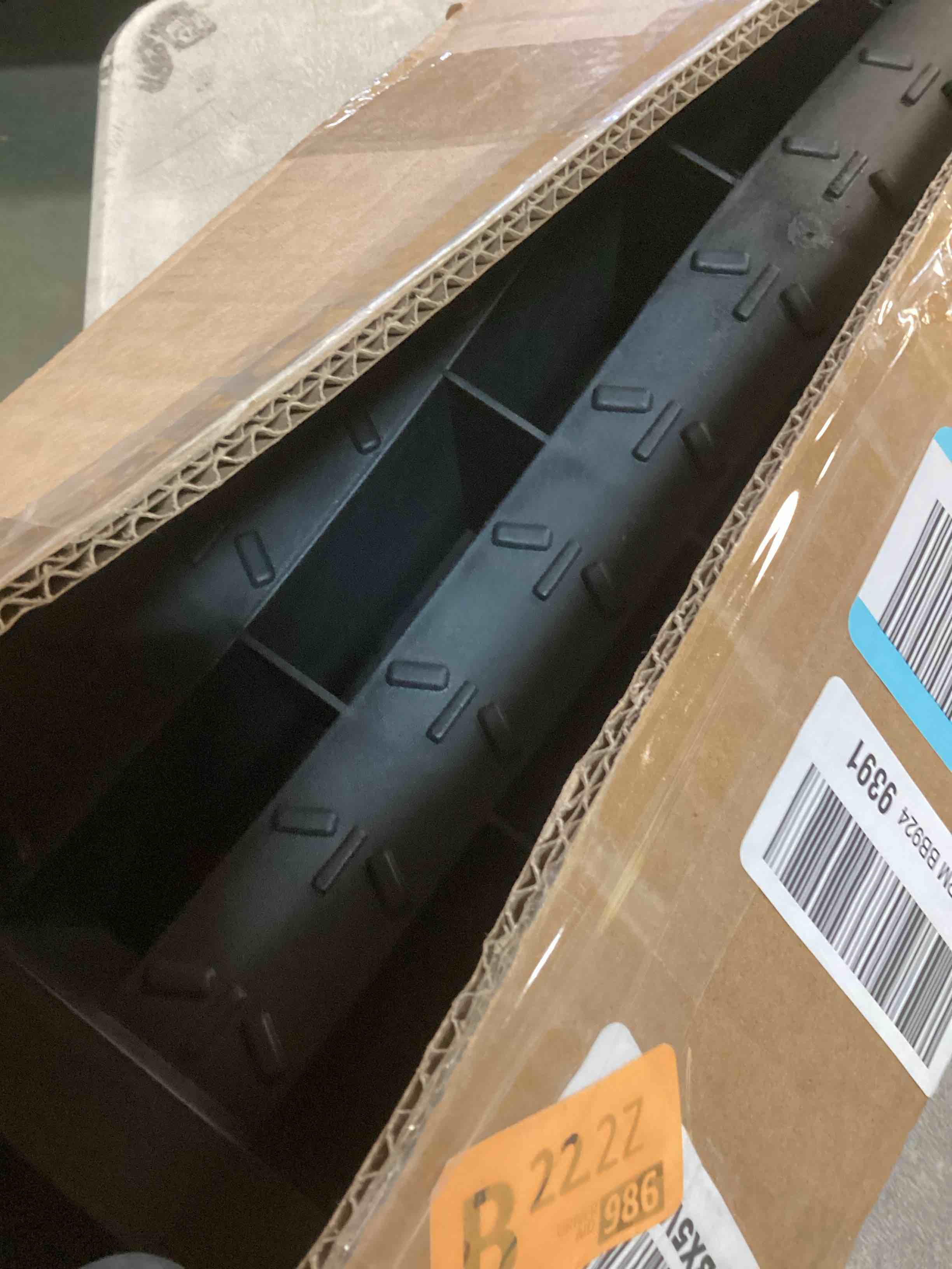 https://s3.amazonaws.com/lotting-images-prod/bidfta/GRA0230899_1729799289145.jpeg