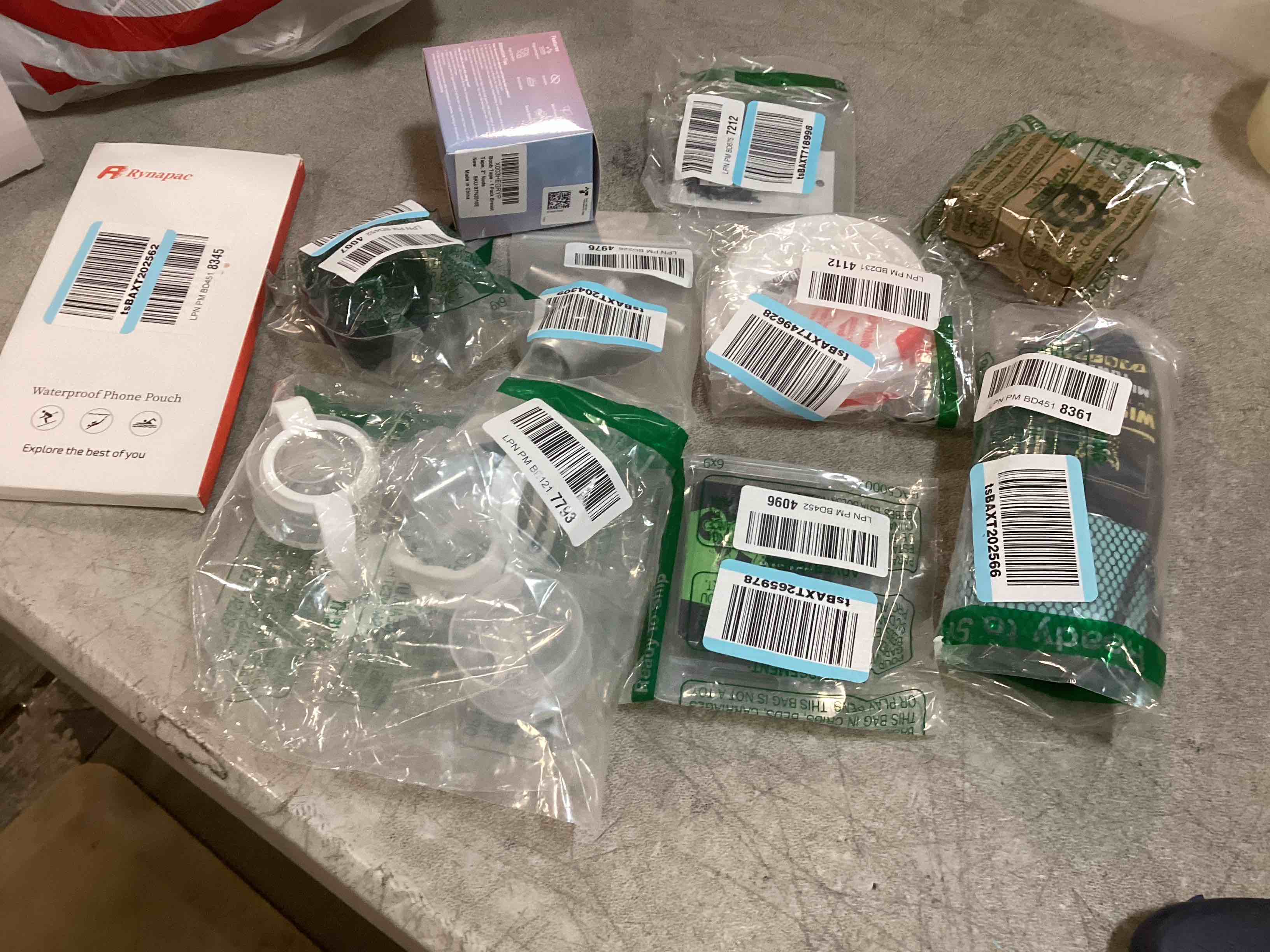 lot of 10 assorted household items not limited to home decor,decorations and much more