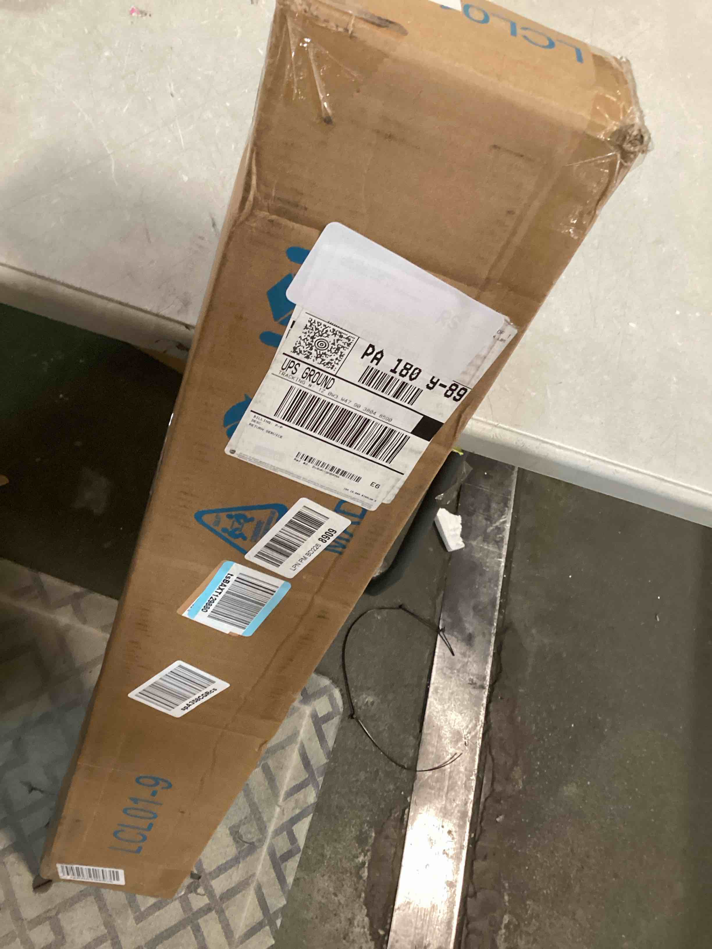 https://s3.amazonaws.com/lotting-images-prod/bidfta/GRA0231339_1729694510119.jpeg