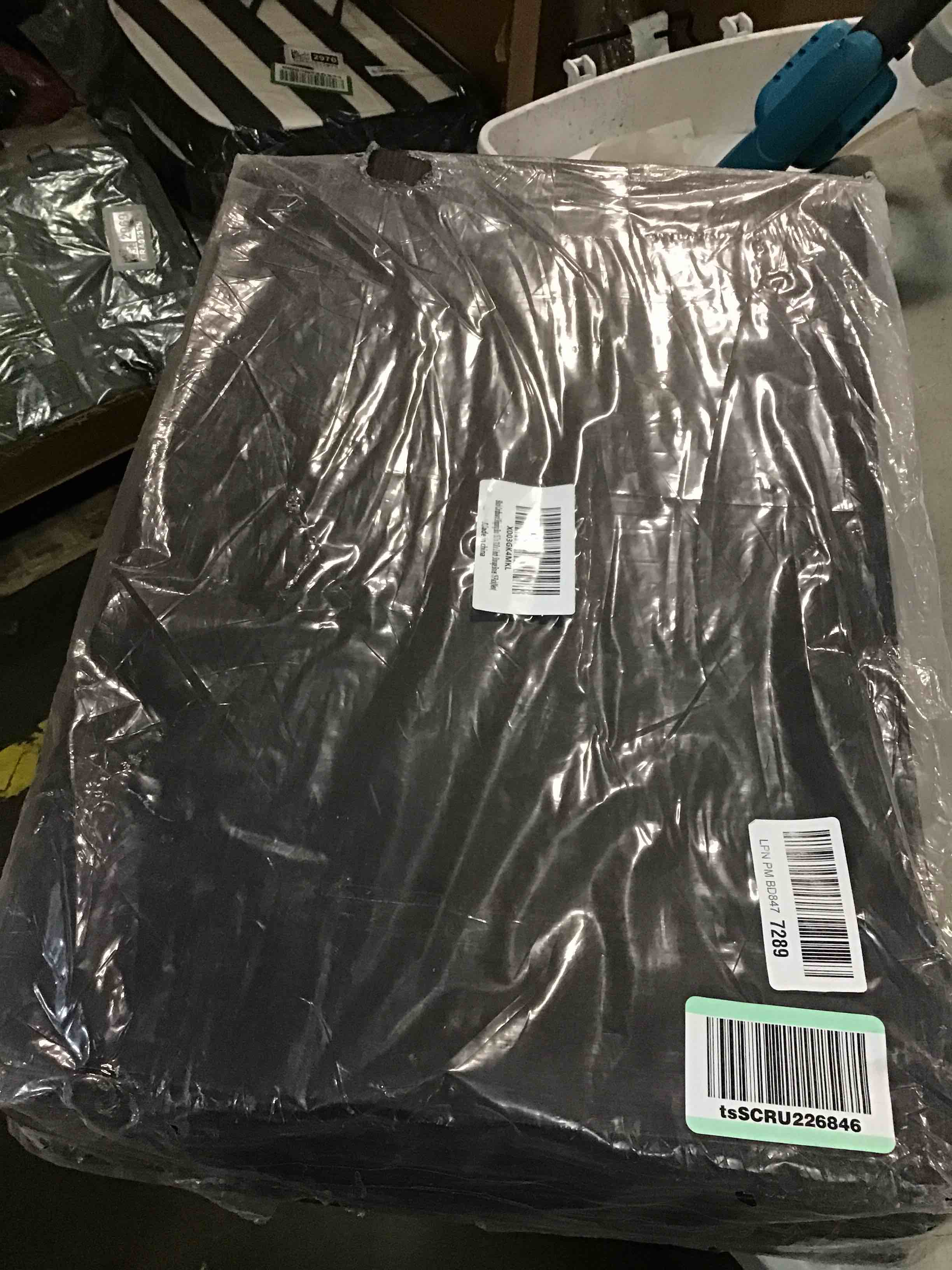 https://s3.amazonaws.com/lotting-images-prod/bidfta/GRA0232964_1728705802893.jpeg