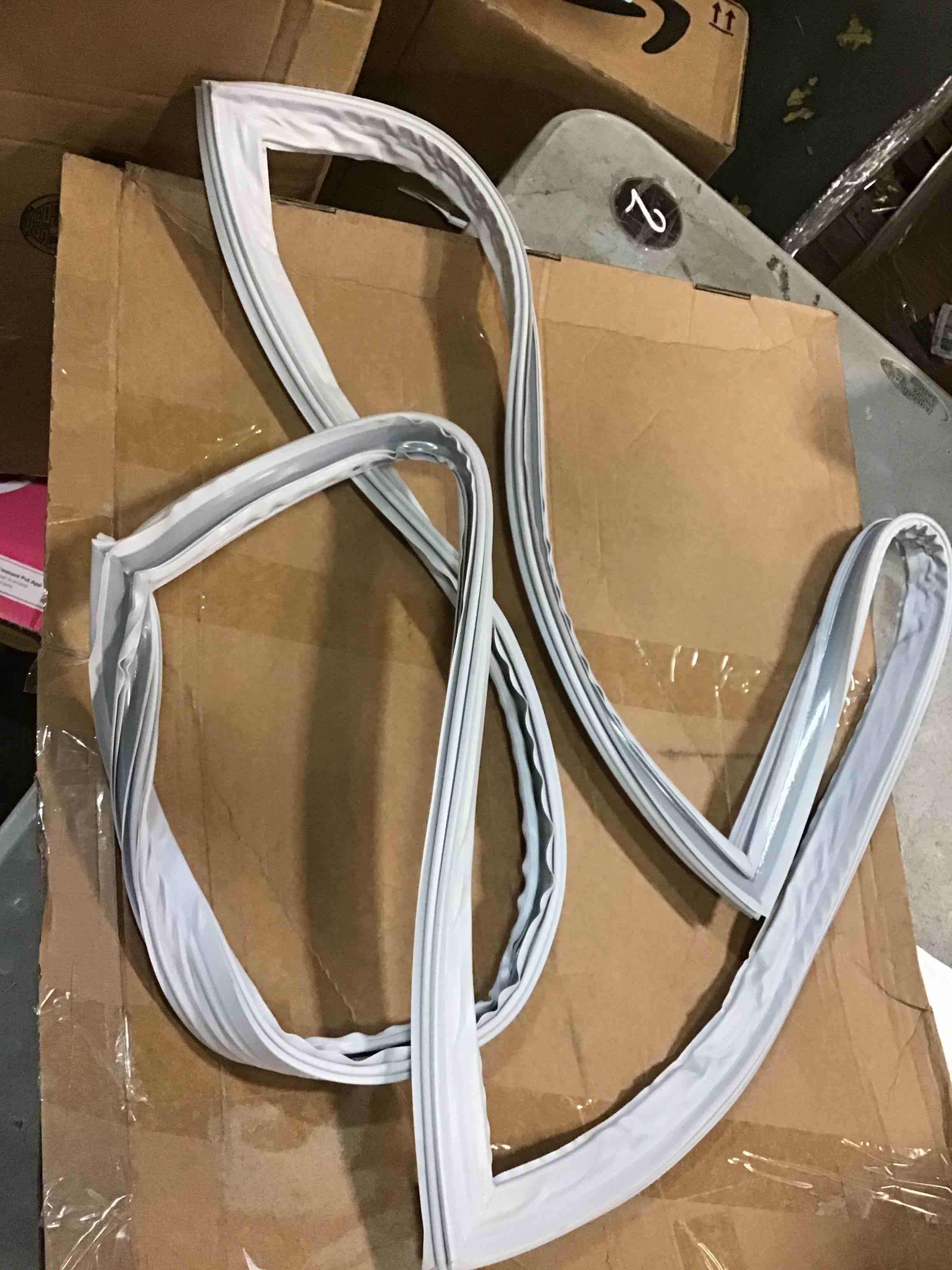 https://s3.amazonaws.com/lotting-images-prod/bidfta/GRA0233353_1728605500328.jpeg