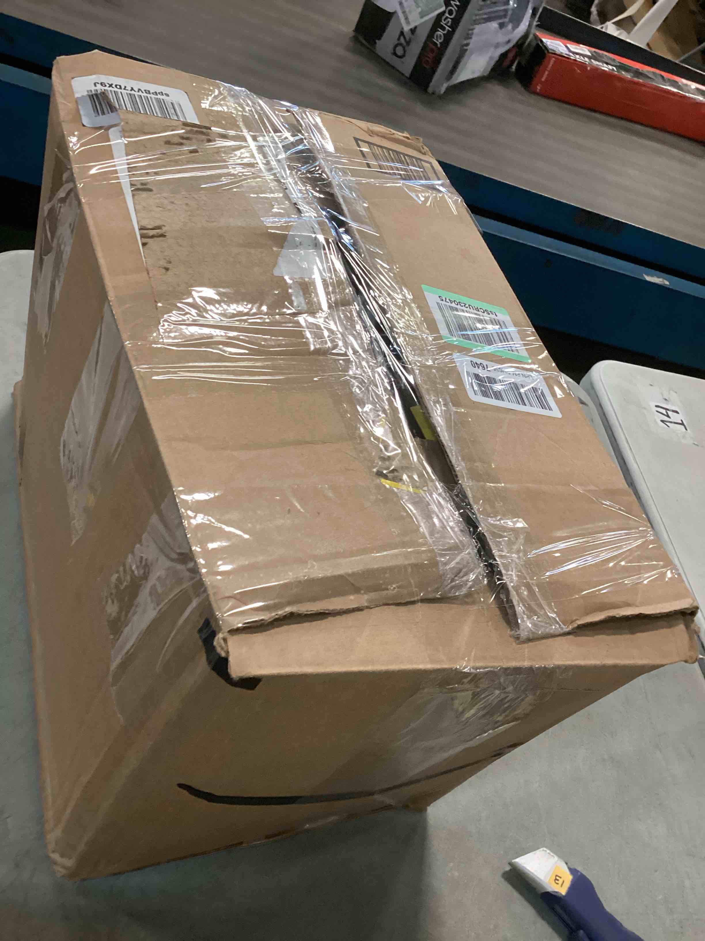 https://s3.amazonaws.com/lotting-images-prod/bidfta/GRA0235202_1728999764128.jpeg