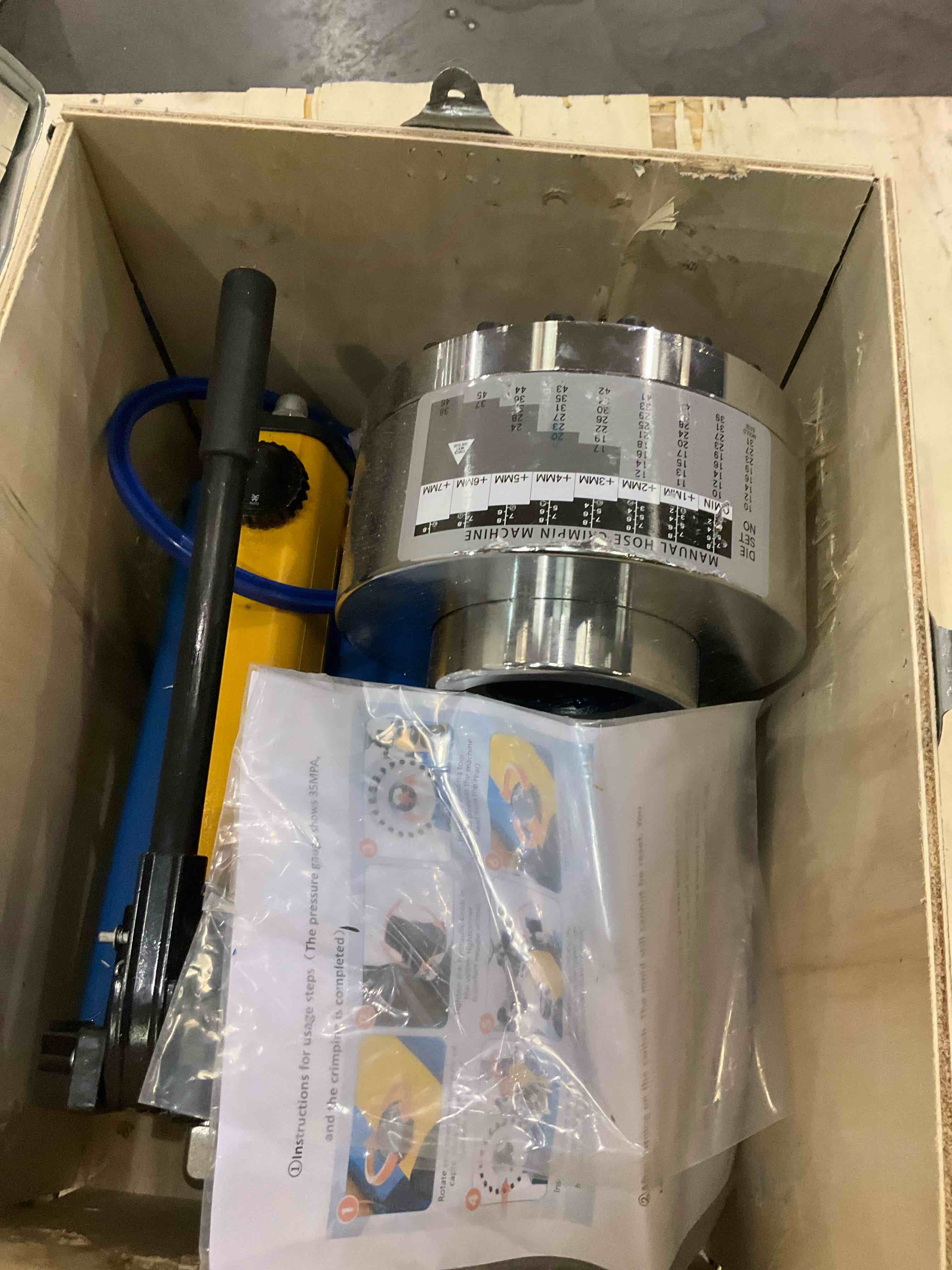 Hydraulic hose crimper  