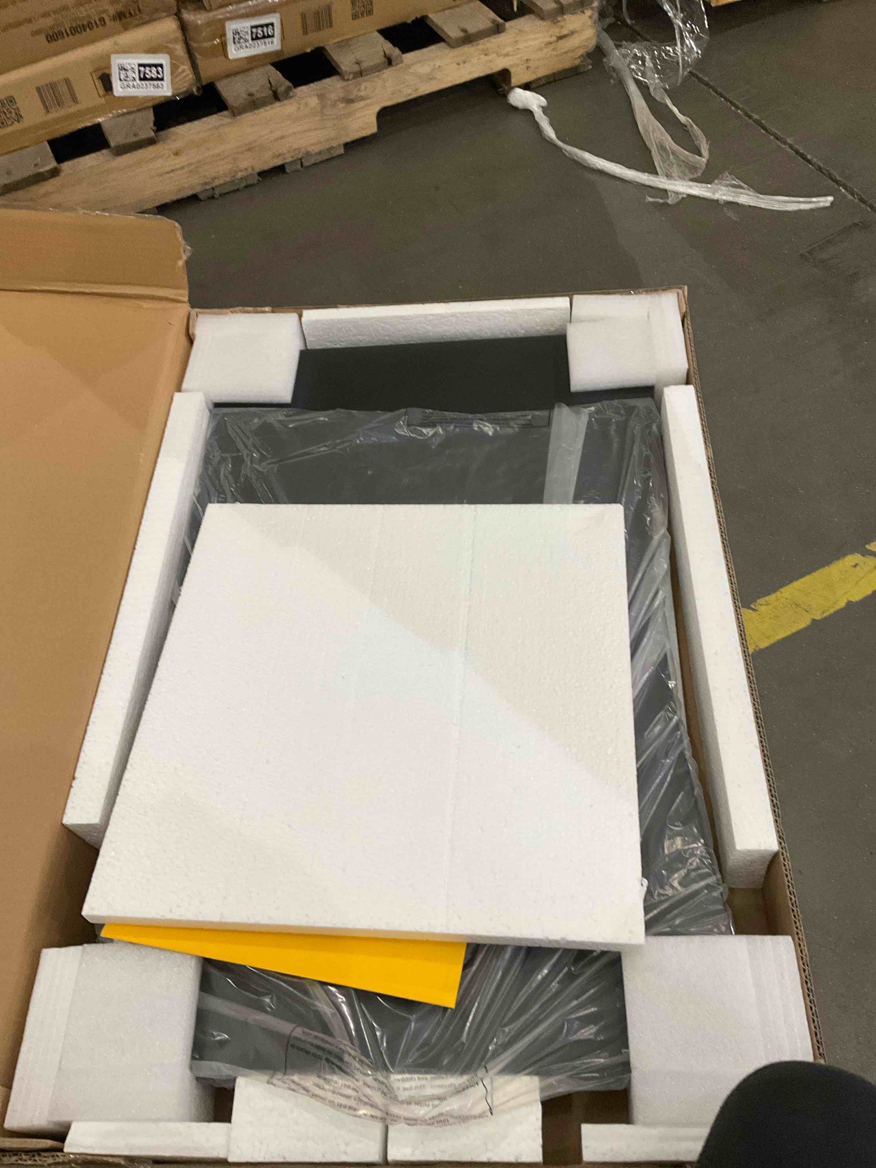 https://s3.amazonaws.com/lotting-images-prod/bidfta/GRA0237531_1733163958622.jpeg