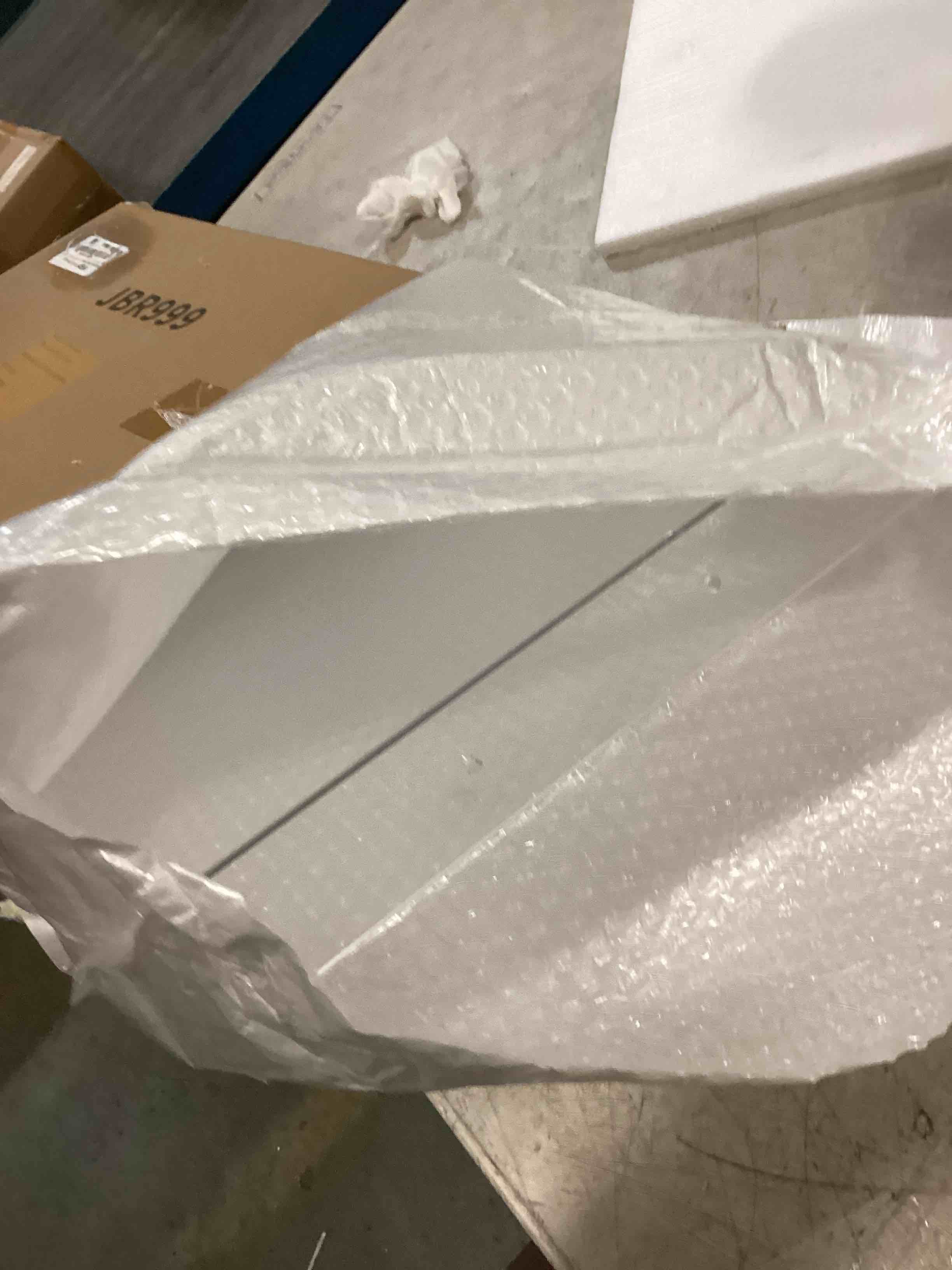 https://s3.amazonaws.com/lotting-images-prod/bidfta/GRA0238177_1732540233746.jpeg