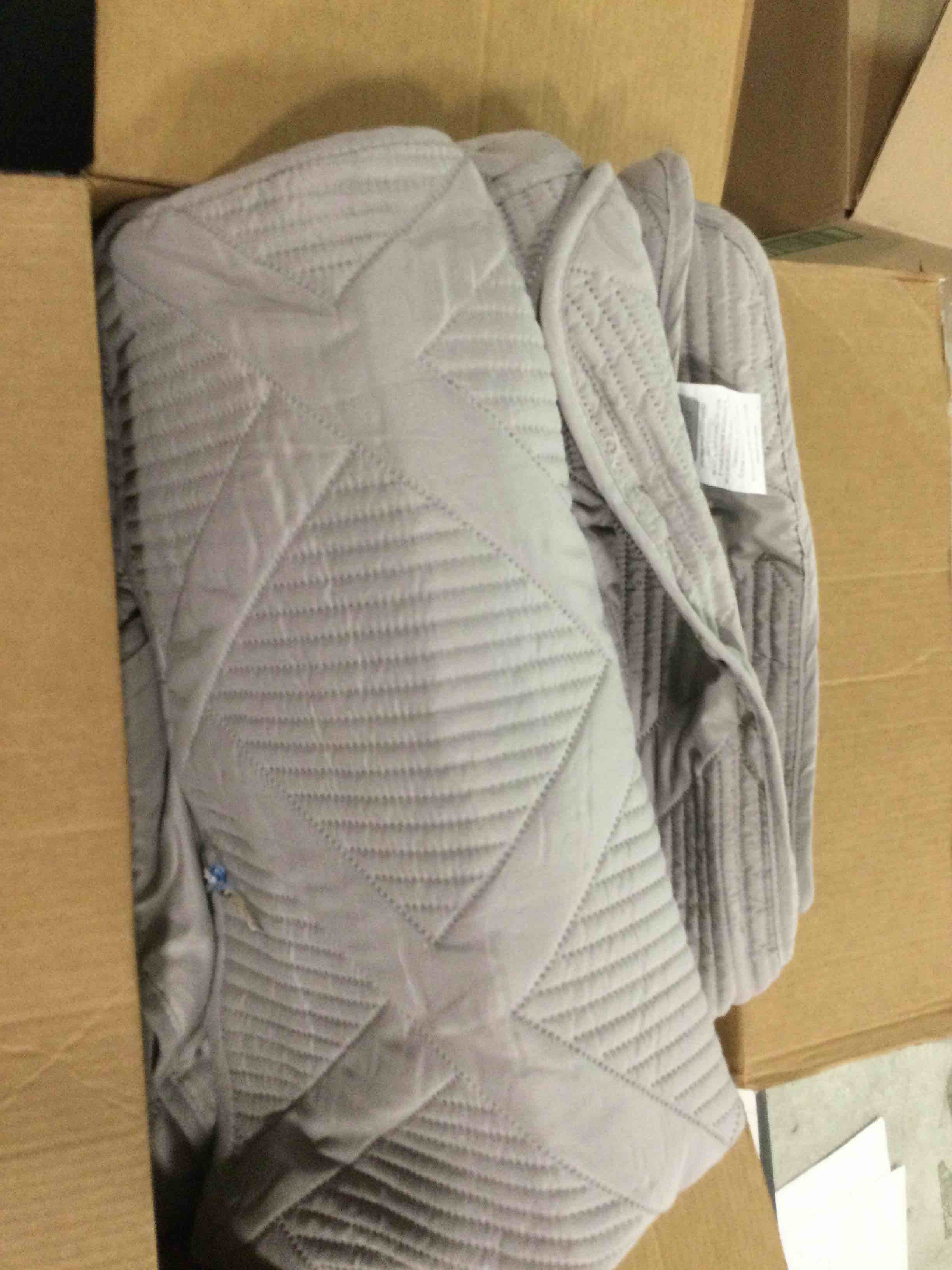 https://s3.amazonaws.com/lotting-images-prod/bidfta/GRA0239987_1730207173395.jpeg