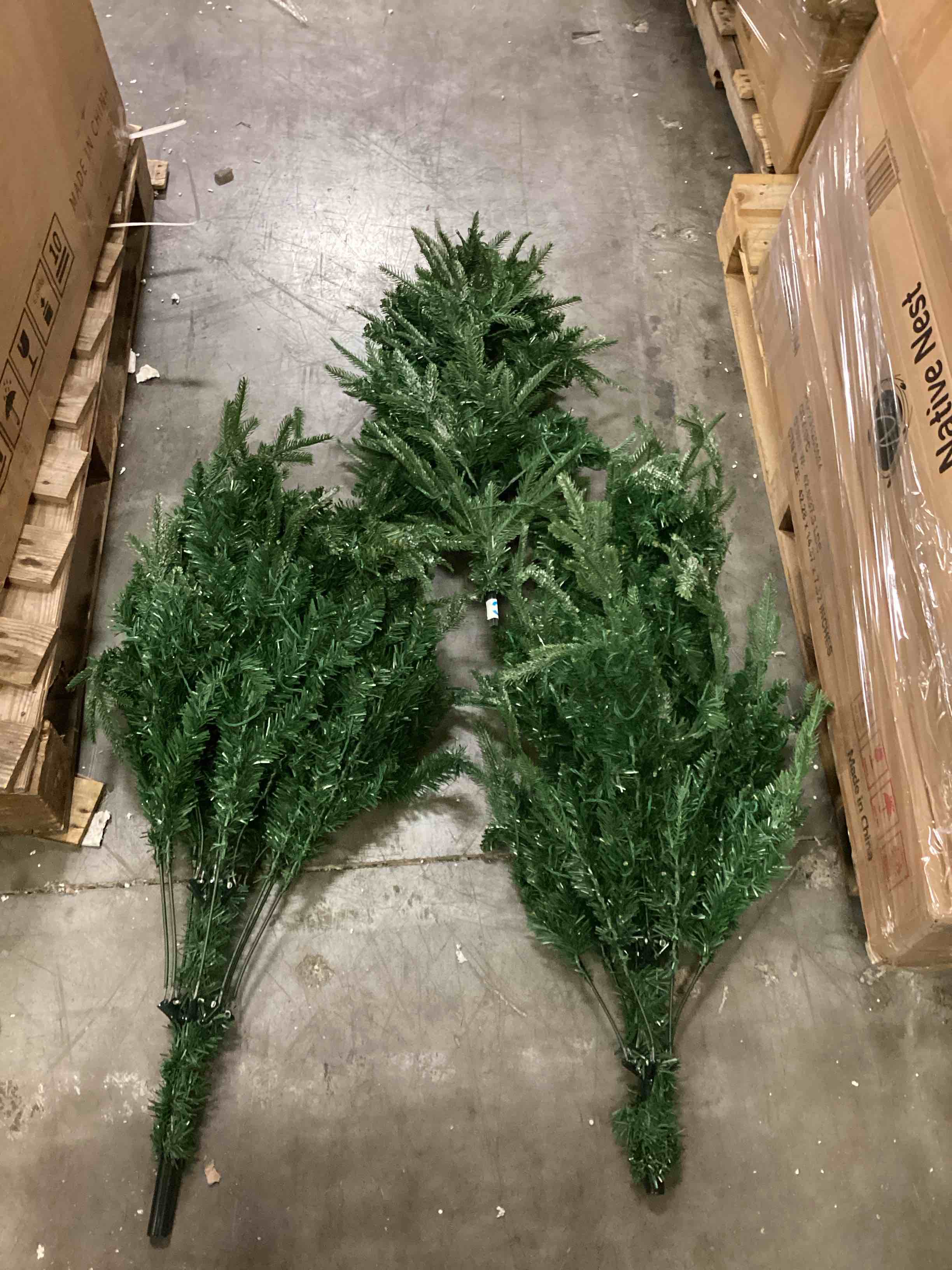 Artificial Christmas tree and 8 pcs premiumskewers