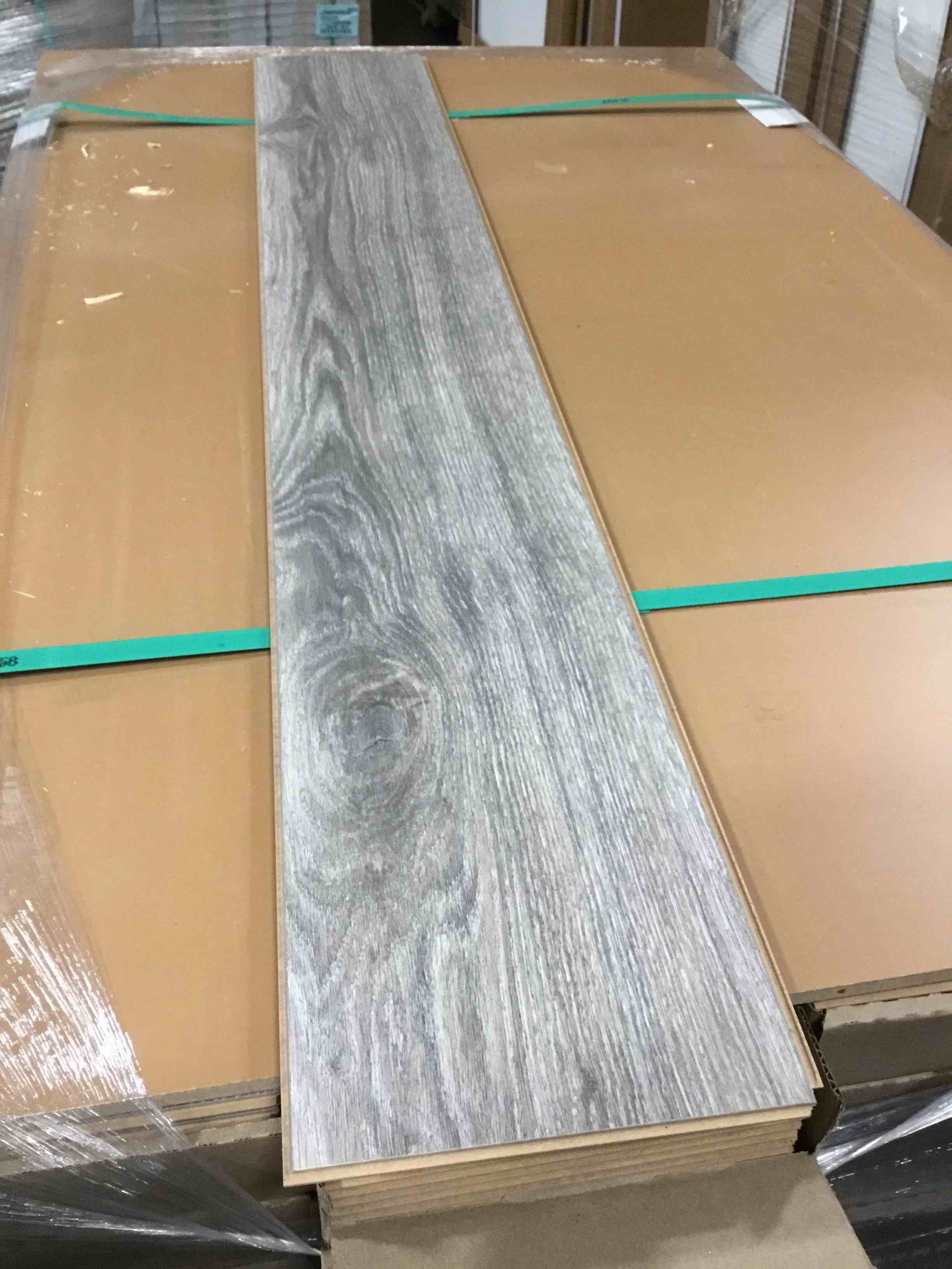 56 boxes 1,184.16 sq ft 7.5x50.75 8mm laminate flooring your bid per sq ft 