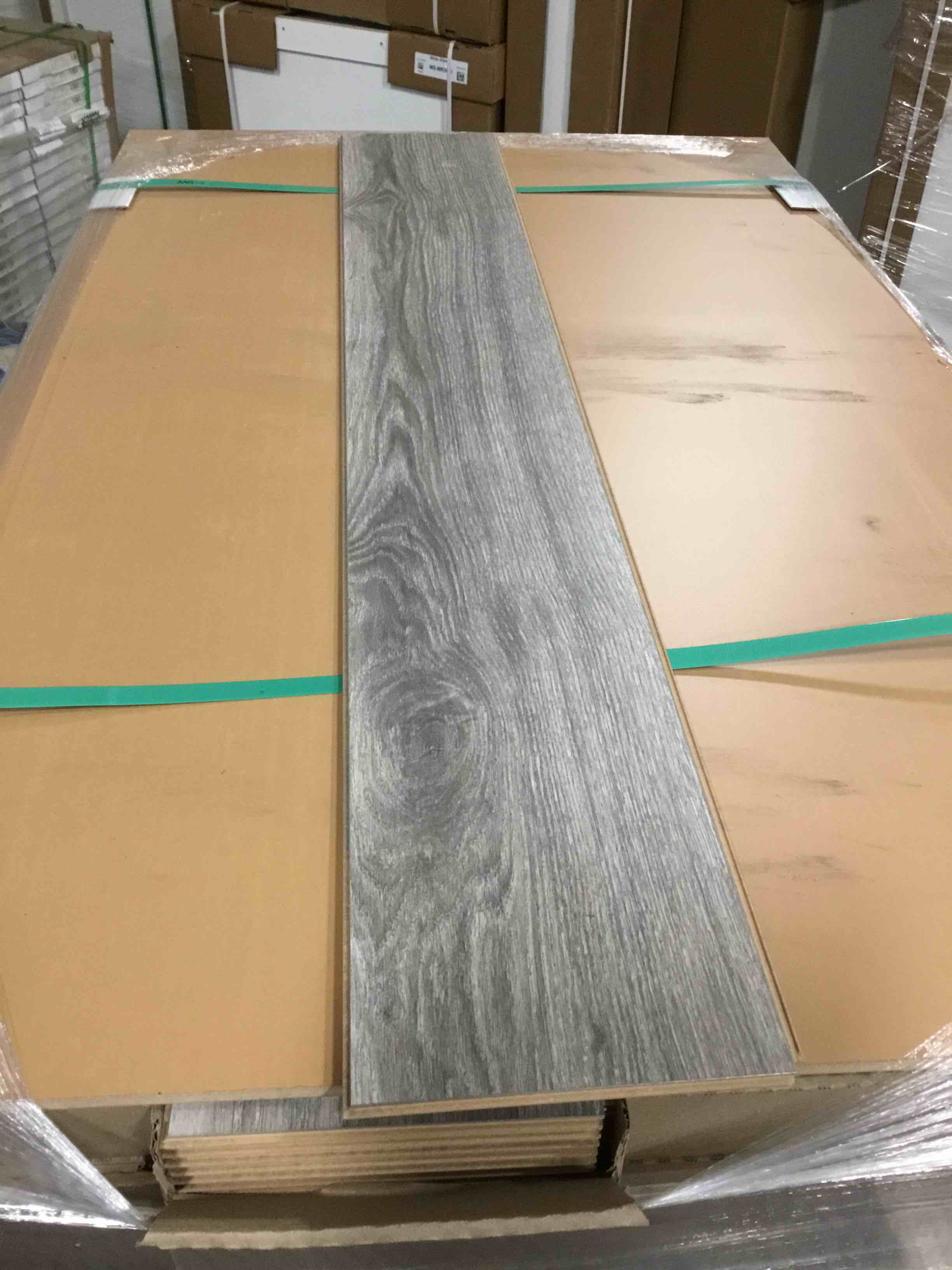 56 boxes 1,184.16 sq ft 7.5x50.75 8mm laminate flooring your bid Per sq ft 