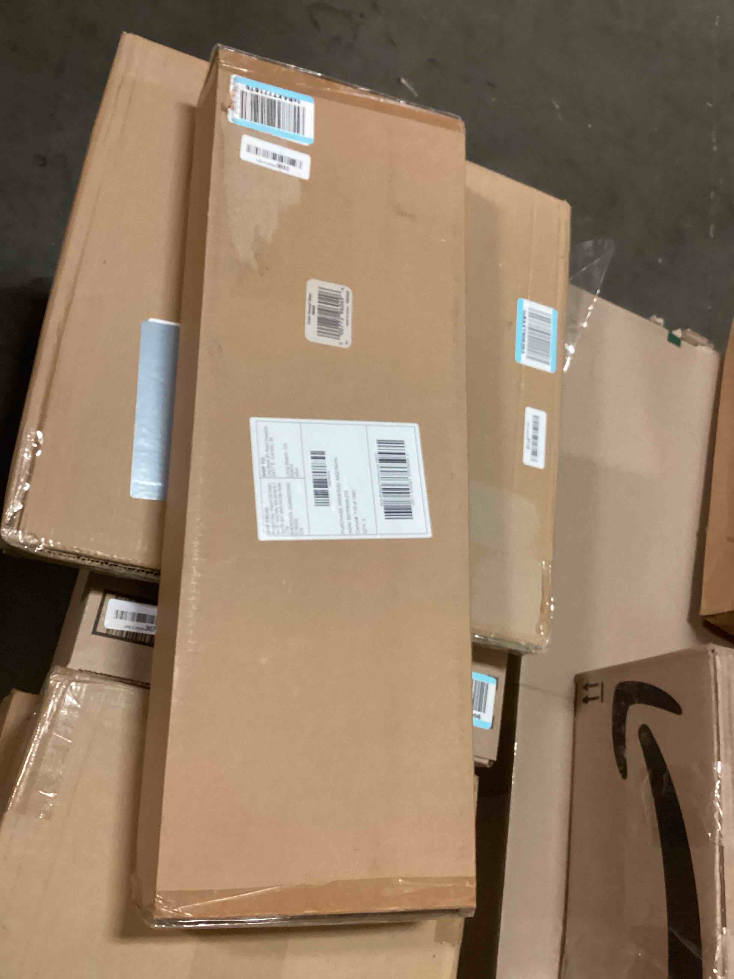 https://s3.amazonaws.com/lotting-images-prod/bidfta/GRA0254083_1736375106283.jpeg