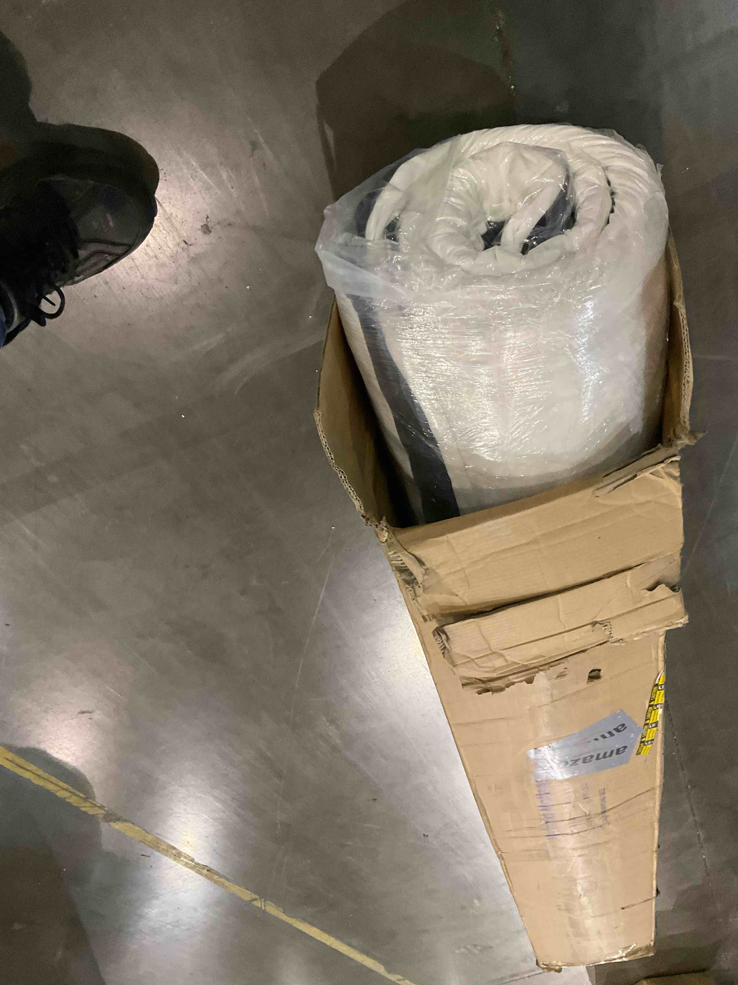 https://s3.amazonaws.com/lotting-images-prod/bidfta/GRA0264098_1739794954390.jpeg