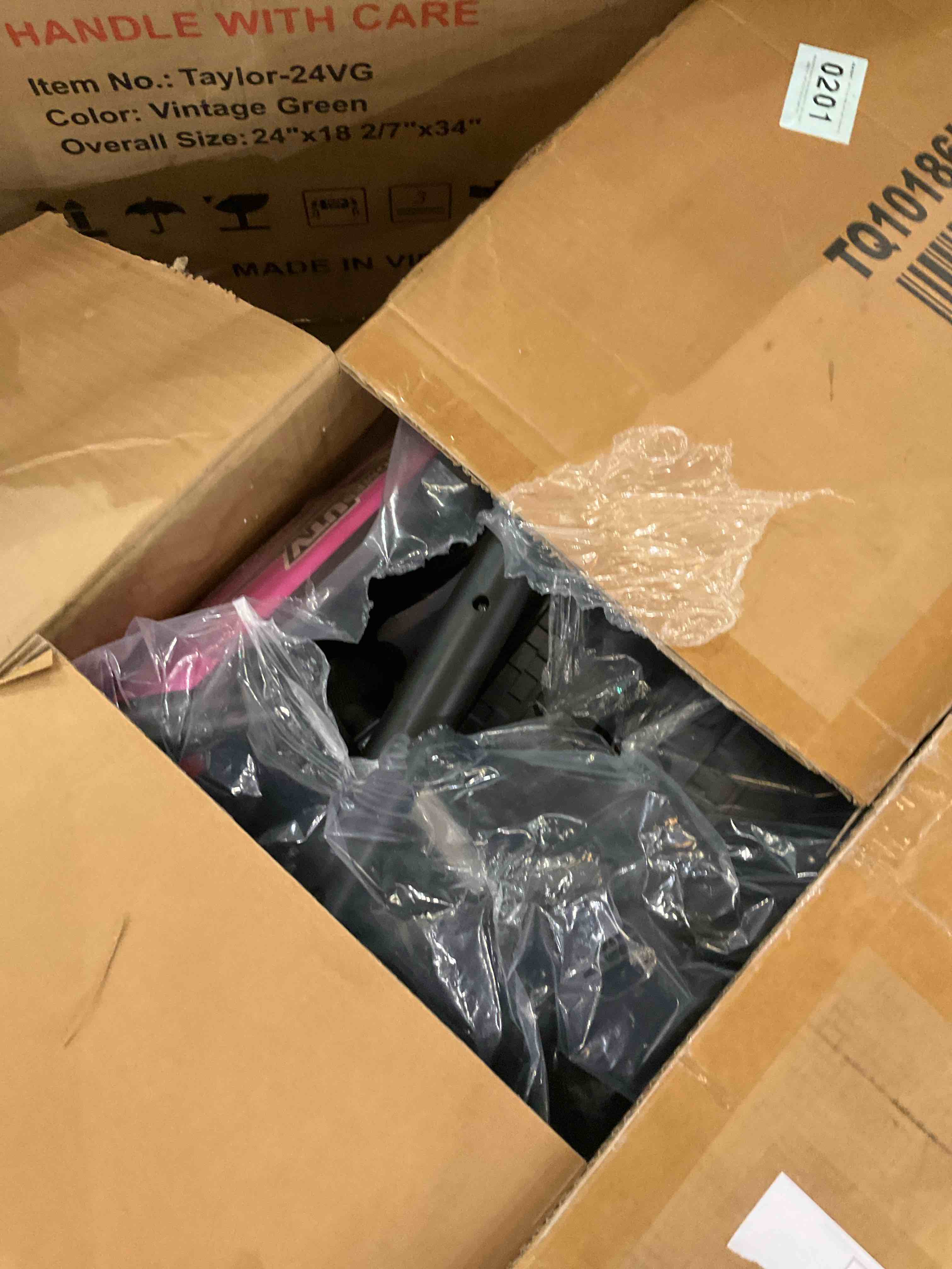 https://s3.amazonaws.com/lotting-images-prod/bidfta/GRA0264462_1737564685017.jpeg