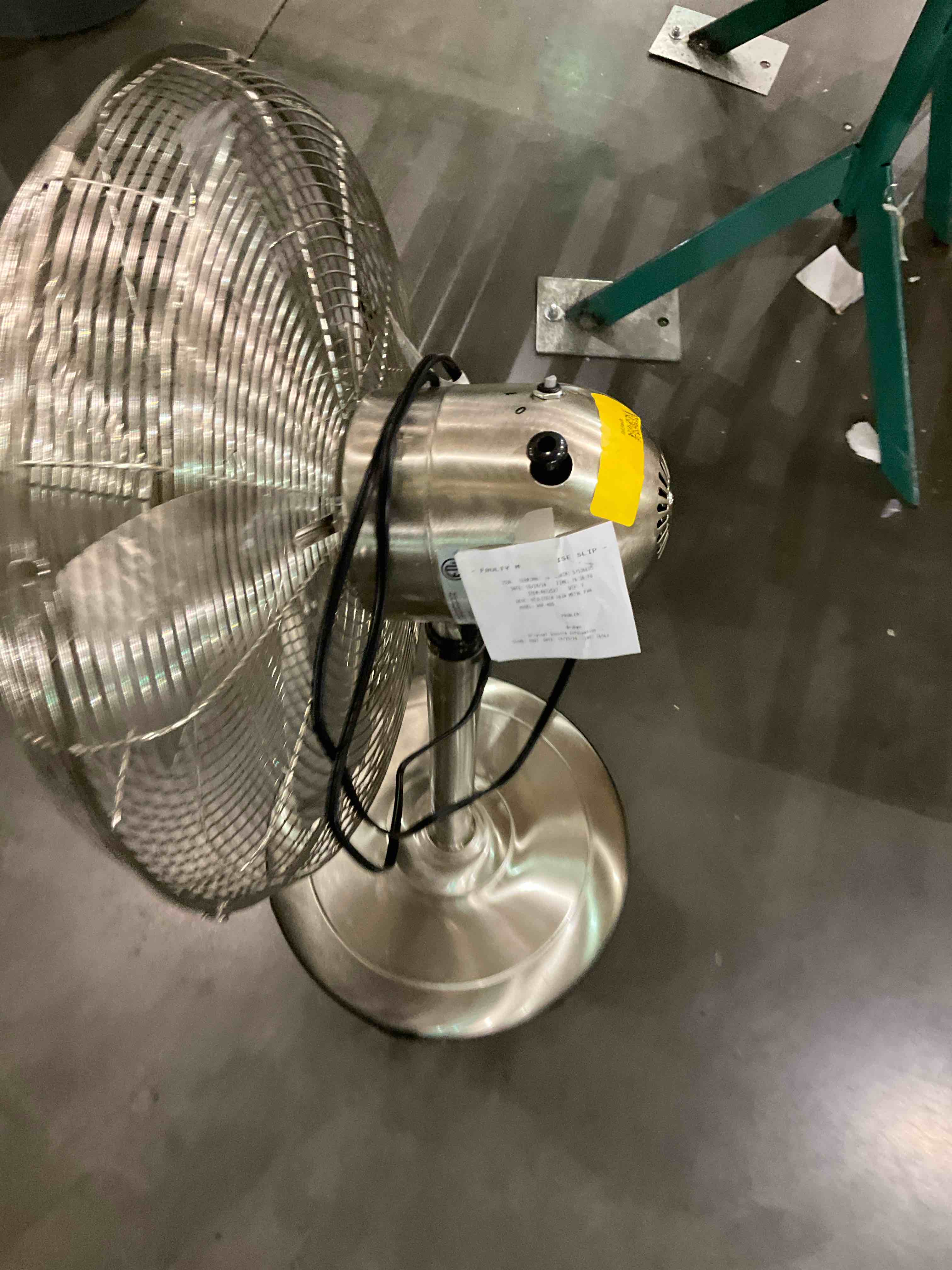 utilitech 16 inch metal fan