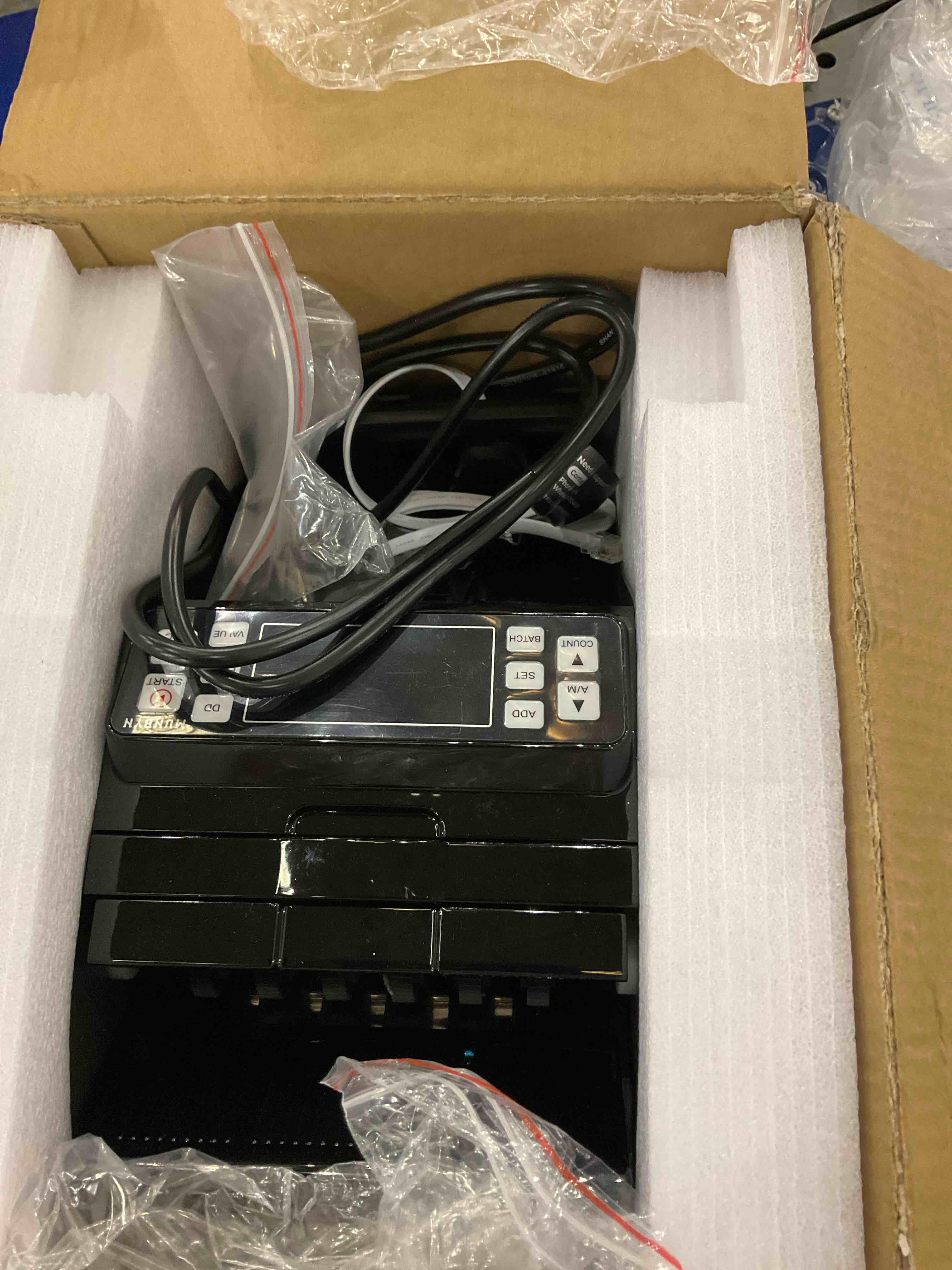 https://s3.amazonaws.com/lotting-images-prod/bidfta/GRA0266253_1736781409616.jpeg