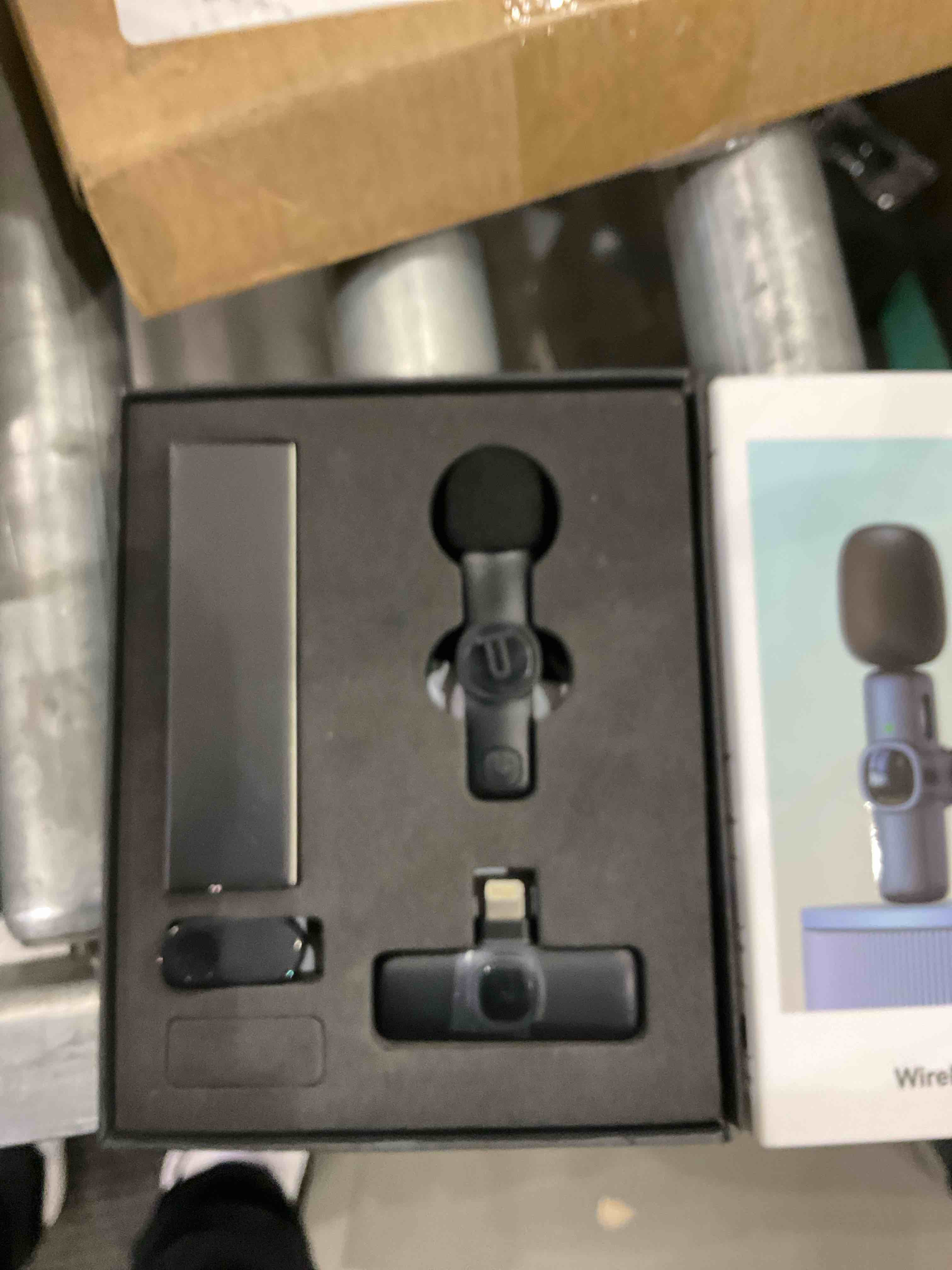 Professional-Grade Lavalier Microphone,Mic That can be Charged While in use,for Video Recording,2.4G Wireless Intelligent Noise Reduction (Lightning)